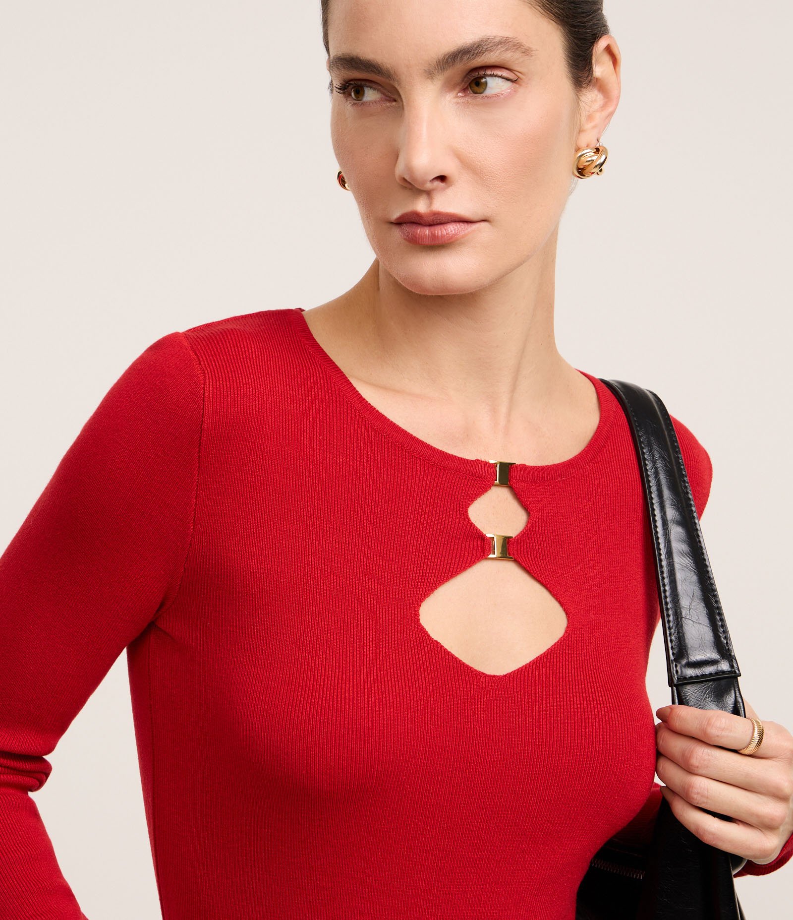 Blusa em Viscose com Vazados e Fivelas no Busto Vermelho 3