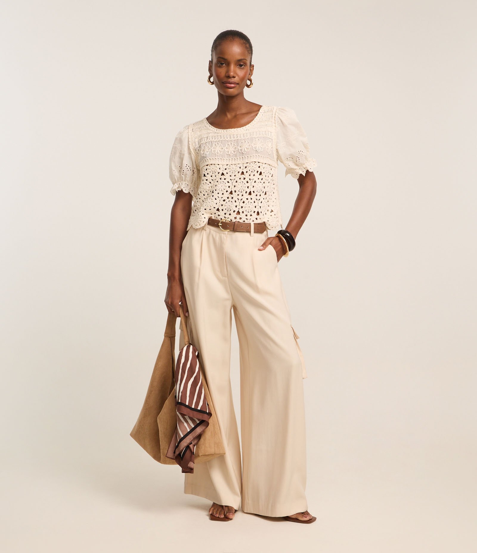 Blusa em Algodão com Efeito Crochê e Flores Bordadas Branco 2