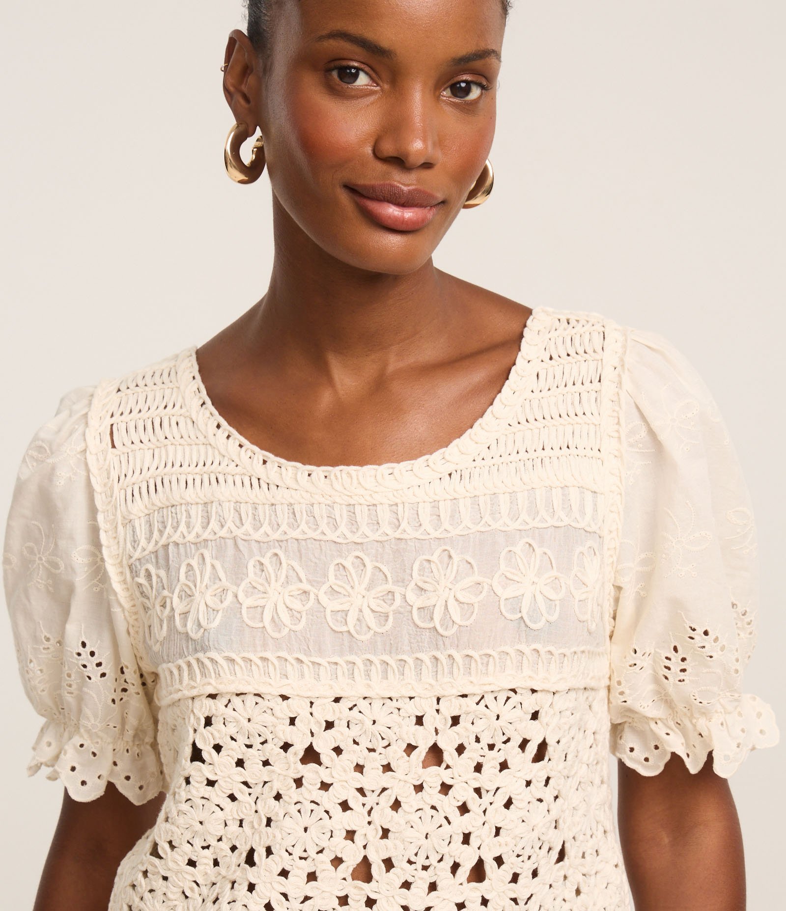 Blusa em Algodão com Efeito Crochê e Flores Bordadas Branco 3