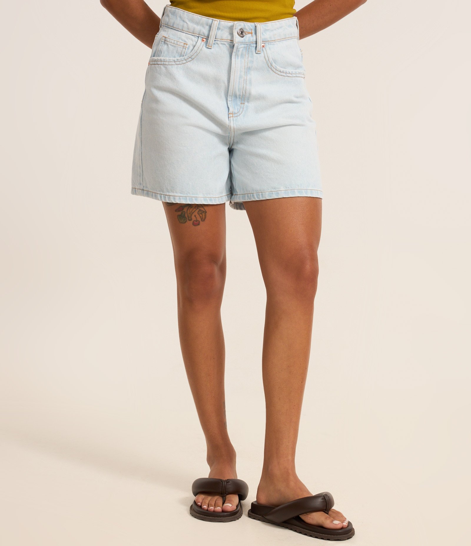 Short Mom Cintura Alta em Jeans com Bolsinhos Azul 3