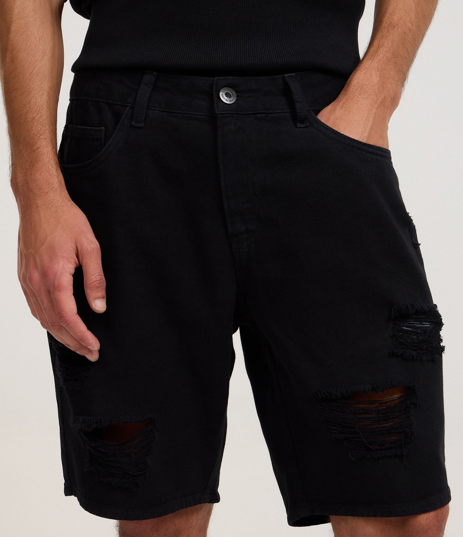 Bermuda Slim Destroyed com Puídos e Bolso Preto Azulado 2