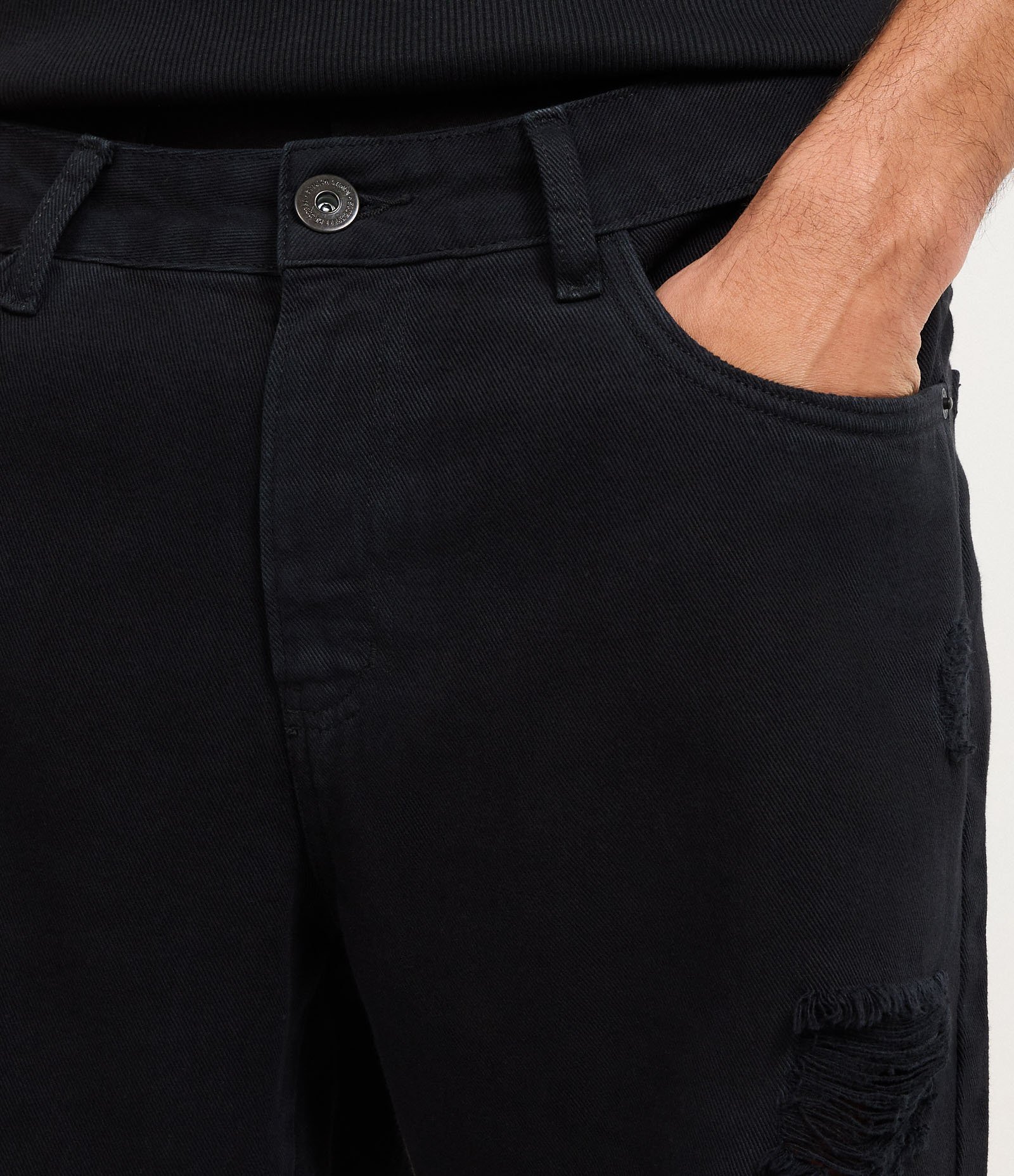 Bermuda Slim Destroyed com Puídos e Bolso Preto Azulado 4