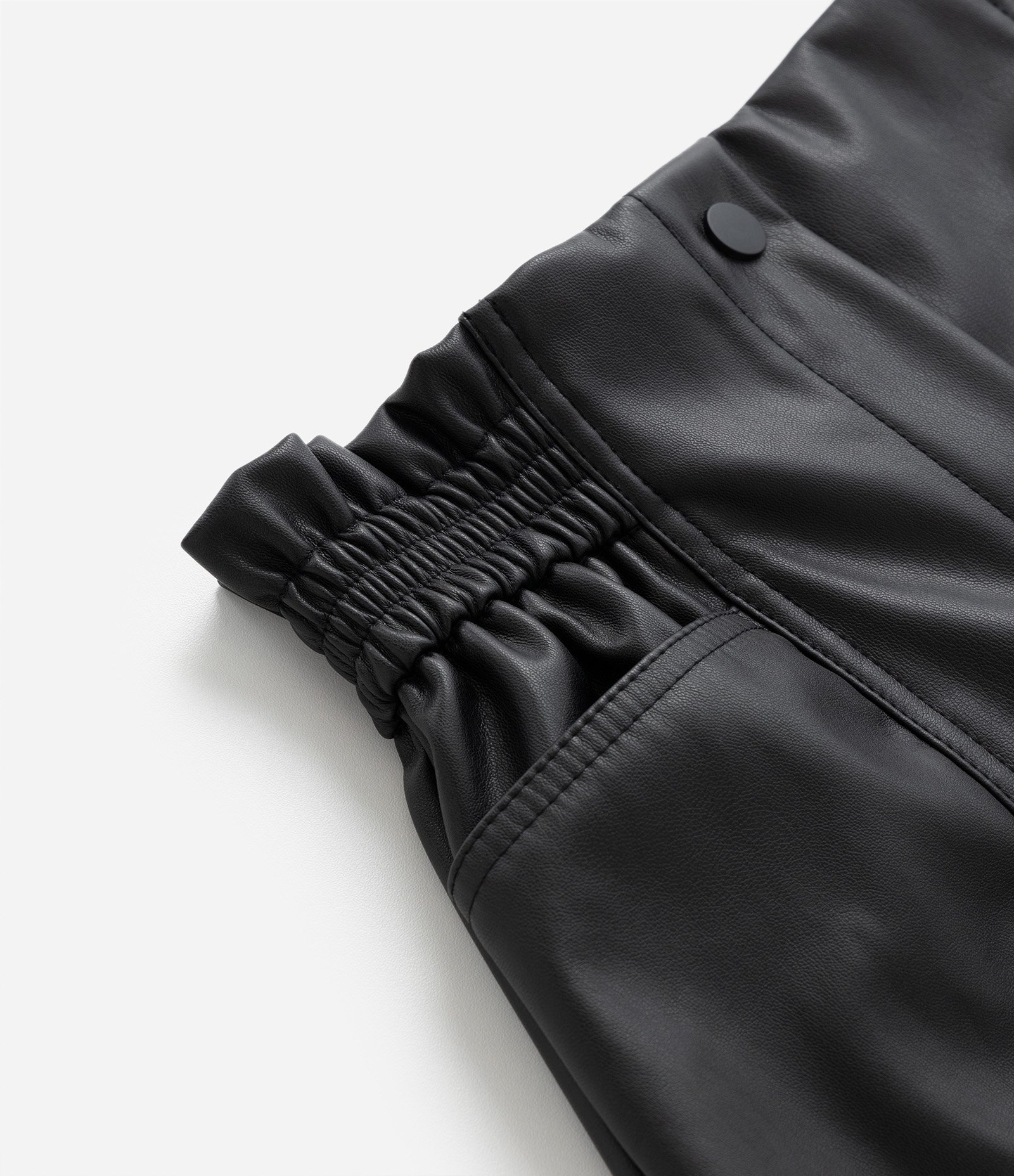 Short Clochard Infantil em Pu com Bolsos - Tam 5 a 14 Anos Preto 3