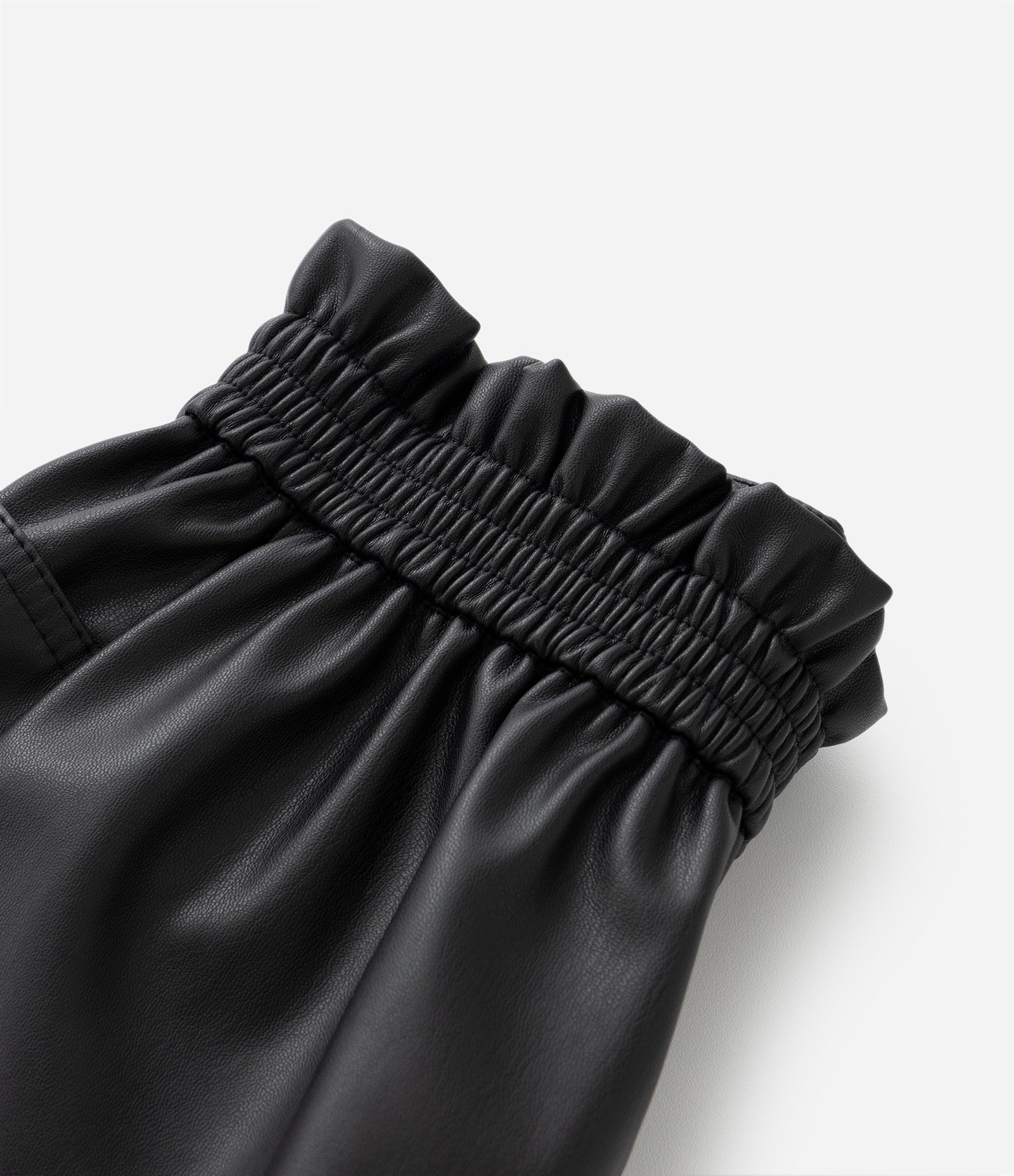 Short Clochard Infantil em Pu com Bolsos - Tam 5 a 14 Anos Preto 4