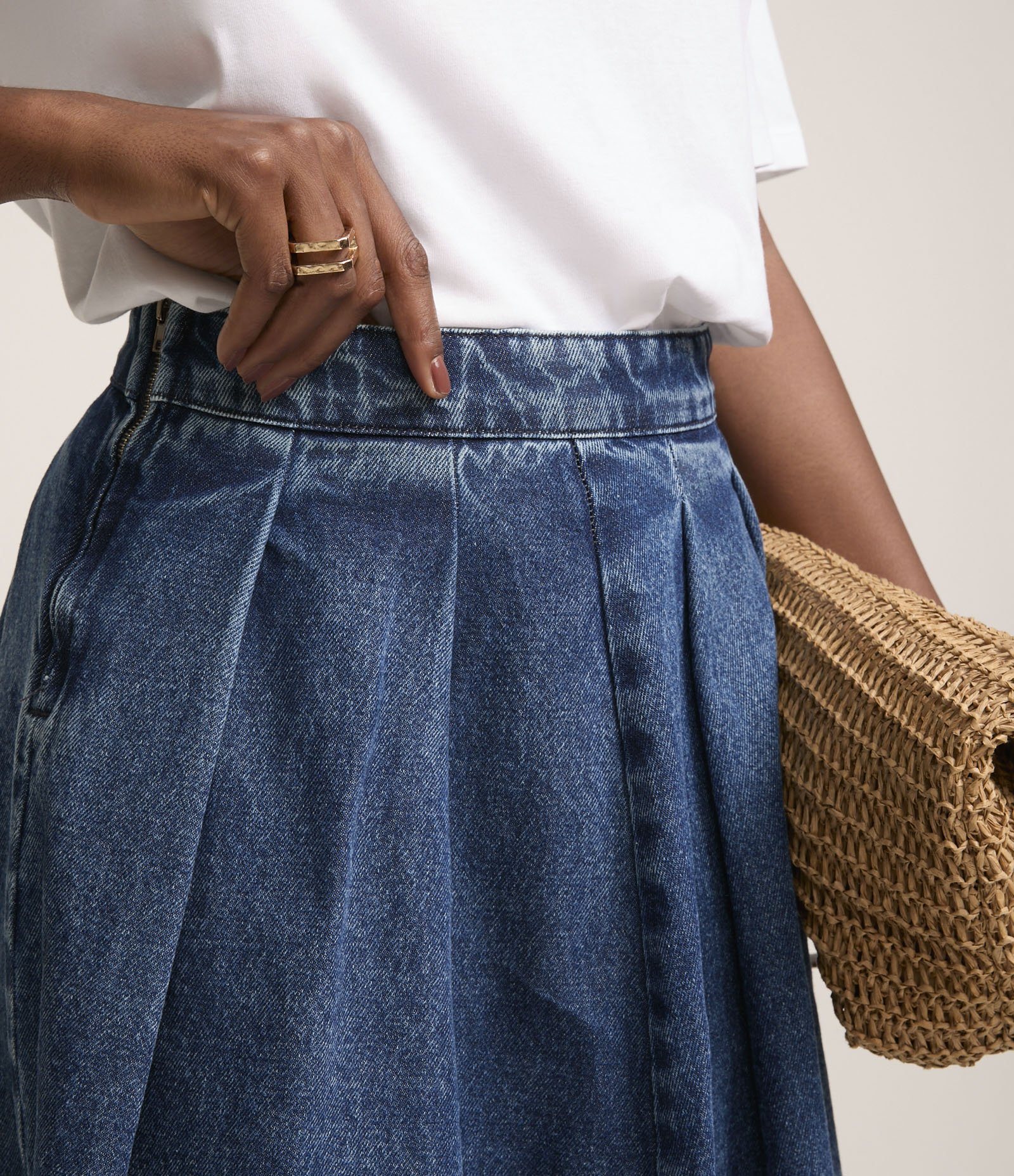 Saia Evasê Midi em Jeans Plissado Azul 4