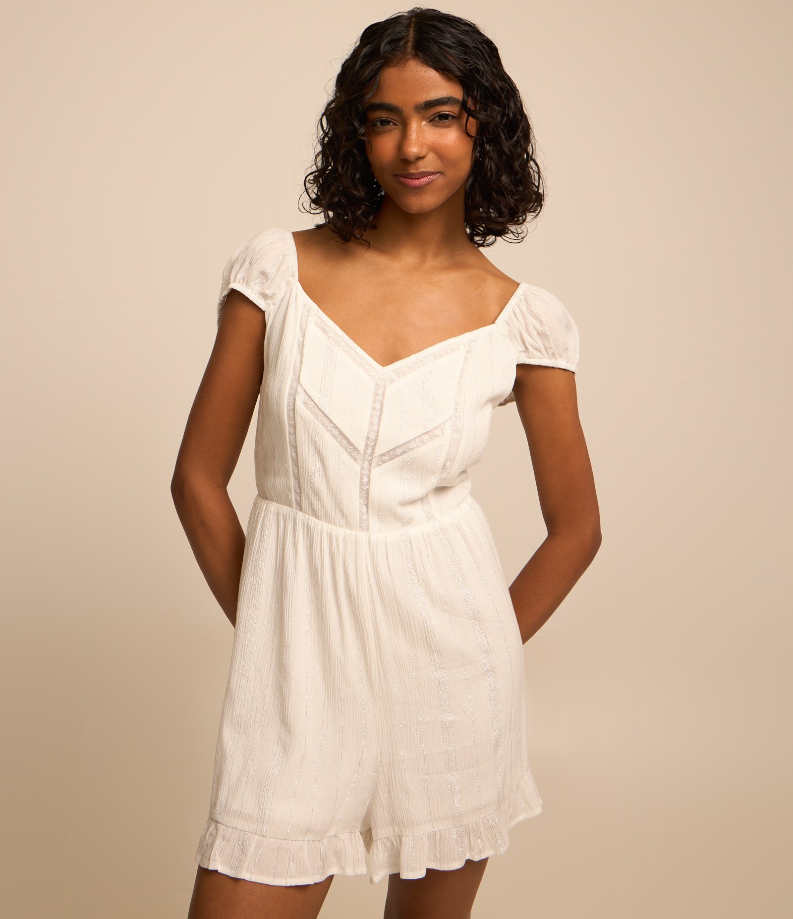 Macaquinho em Viscose com Entremeio e Manga Copinho com Forro Duplo Branco 2