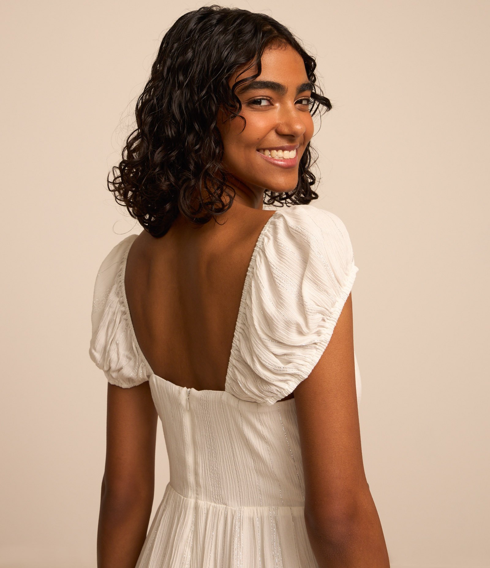 Macaquinho em Viscose com Entremeio e Manga Copinho com Forro Duplo Branco 3