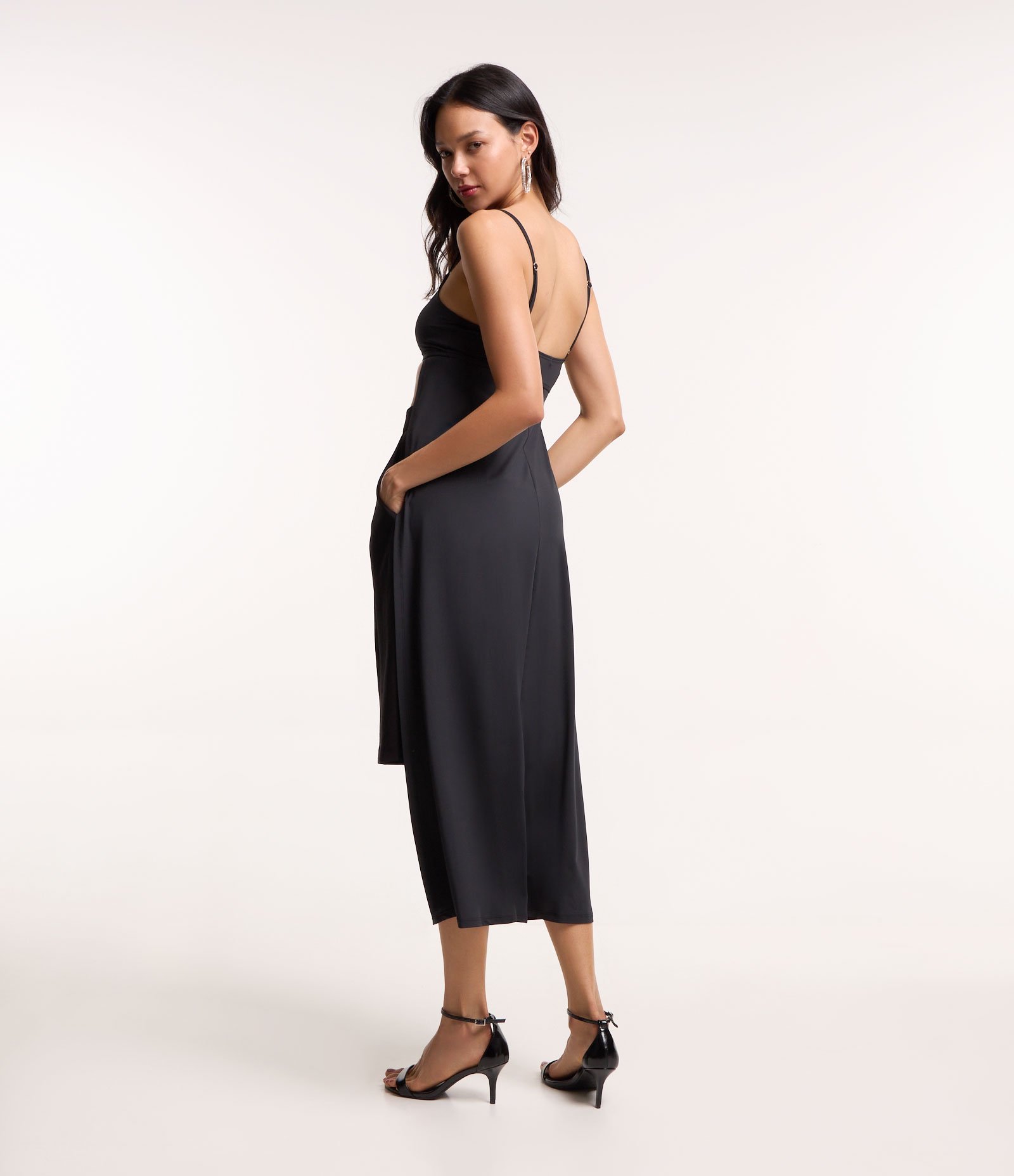 Blusa Super Cropped com Alças Finas e Costas Longas Preto 1