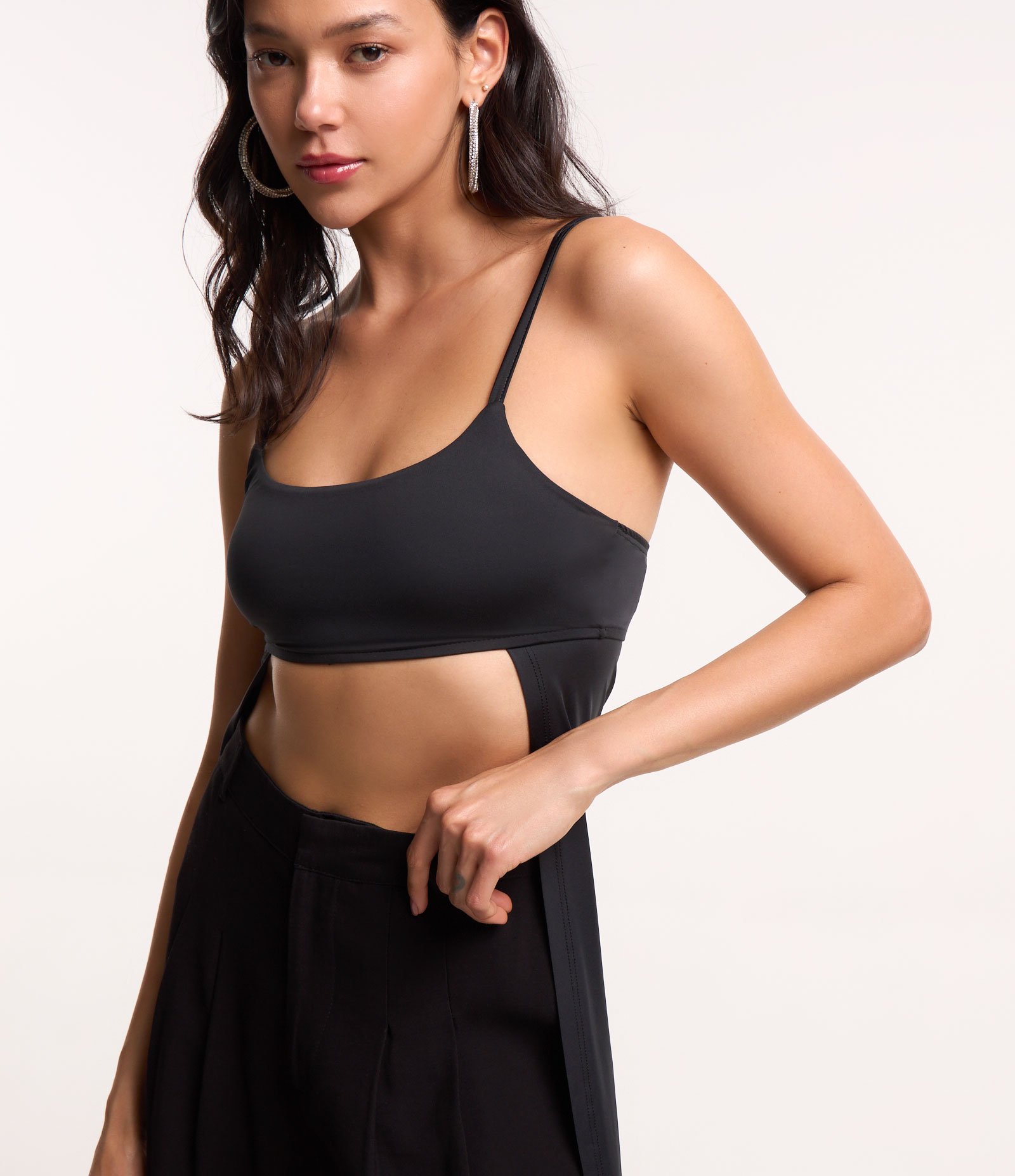 Blusa Super Cropped com Alças Finas e Costas Longas Preto 2