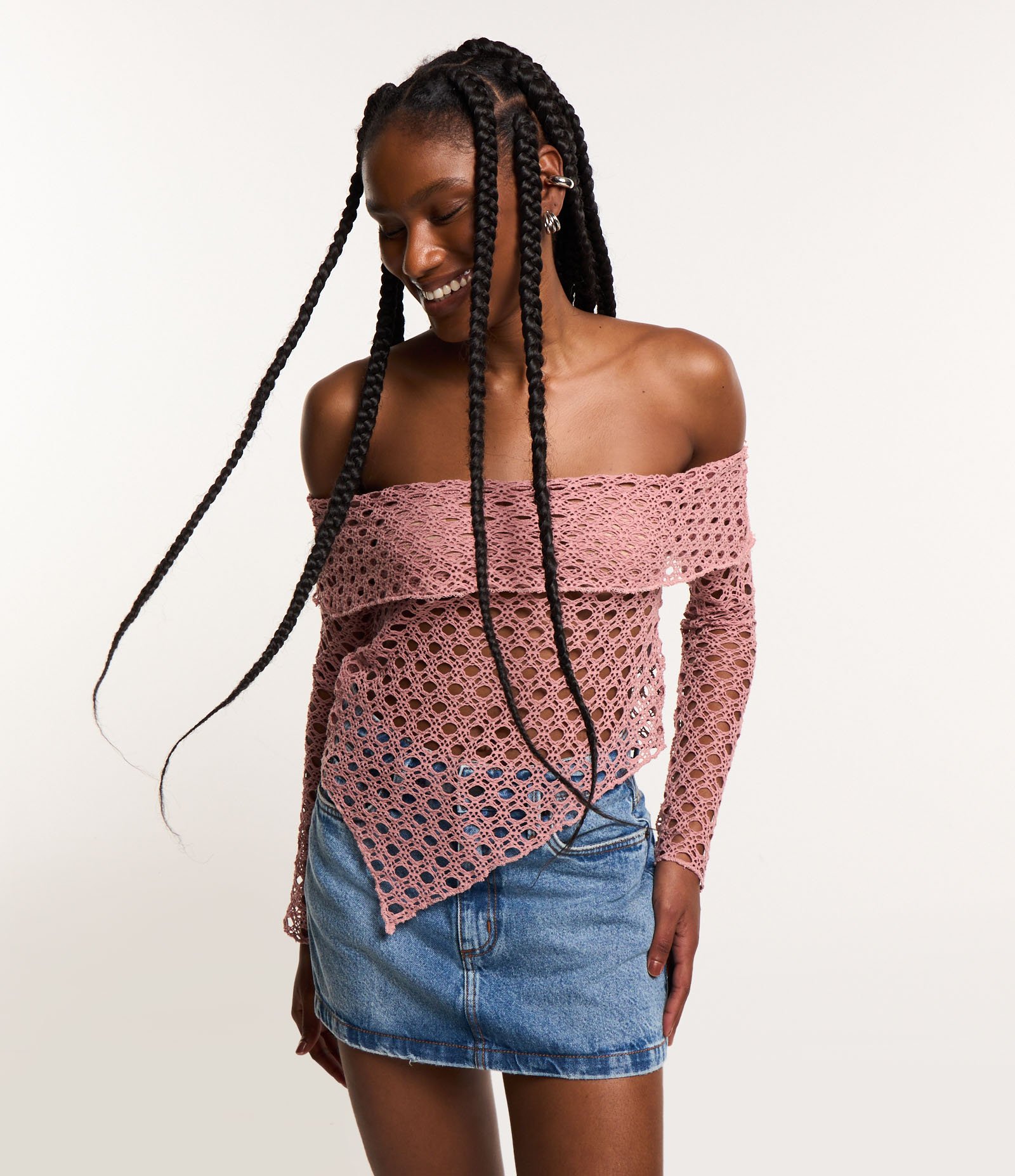 Blusa Ombro a Ombro em Tela Efeito Crochê com Barra Assimétrica Rosê 1