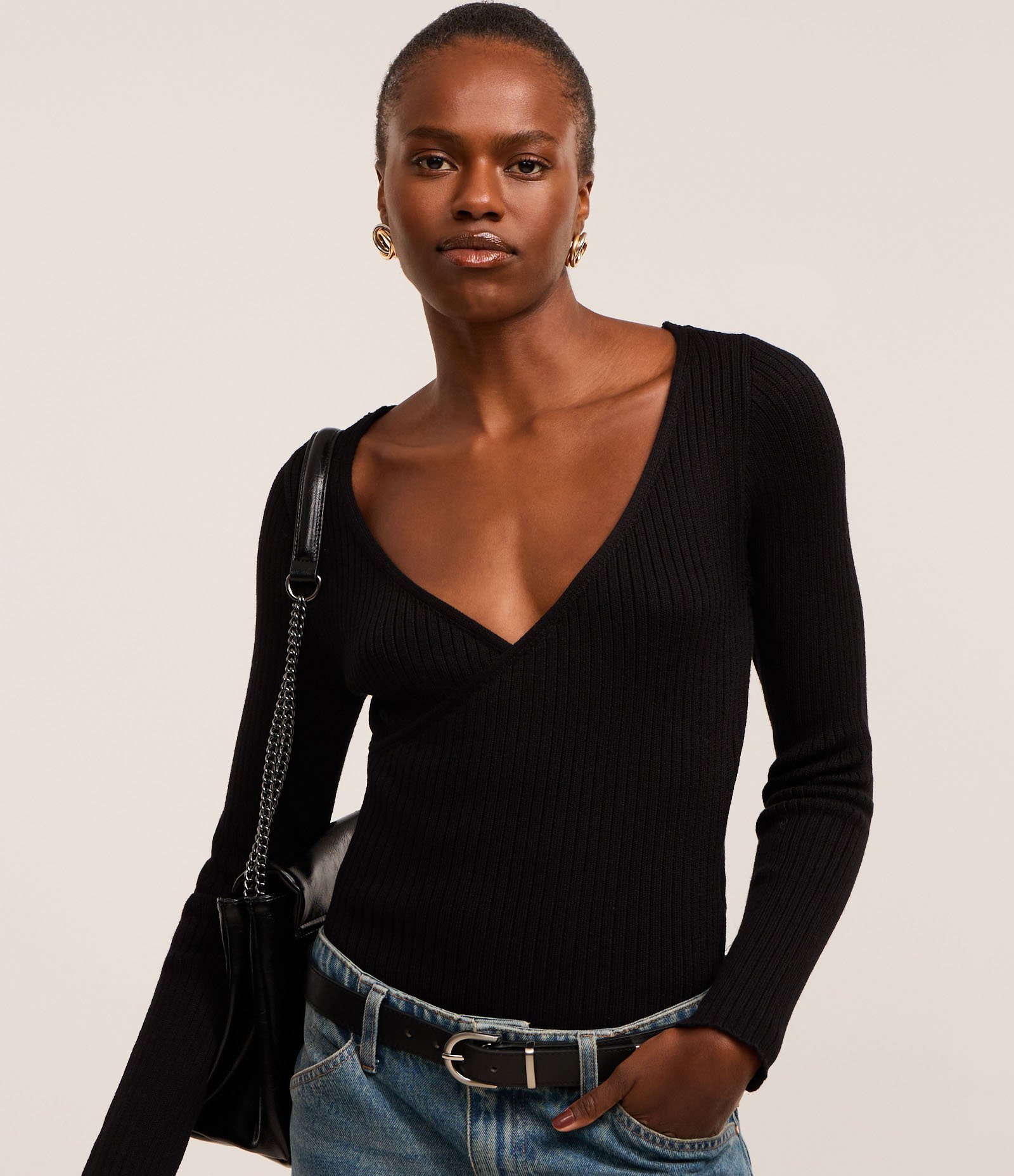 Blusa em Viscose com Decote V Transpassado Preto 1