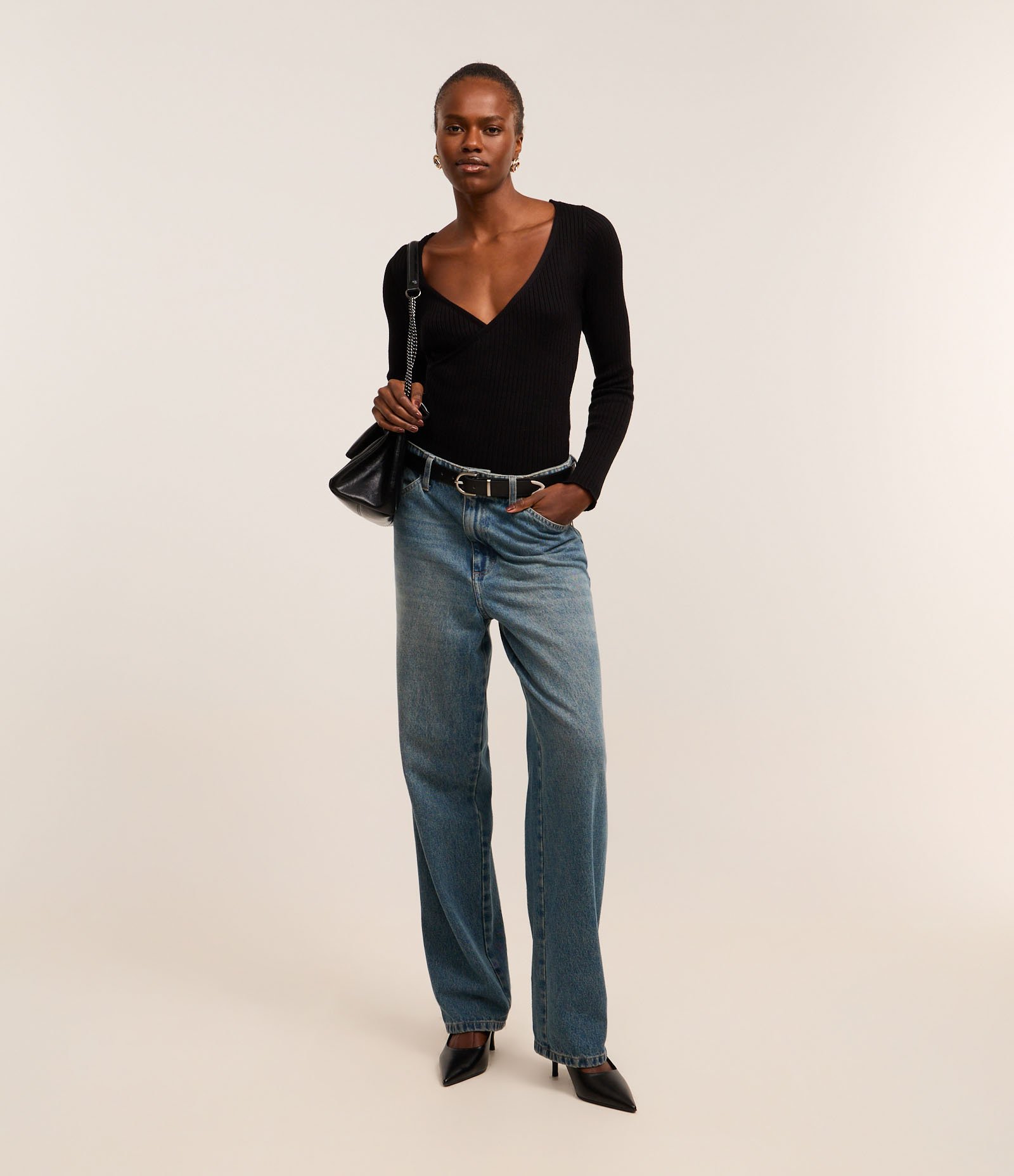 Blusa em Viscose com Decote V Transpassado Preto 2