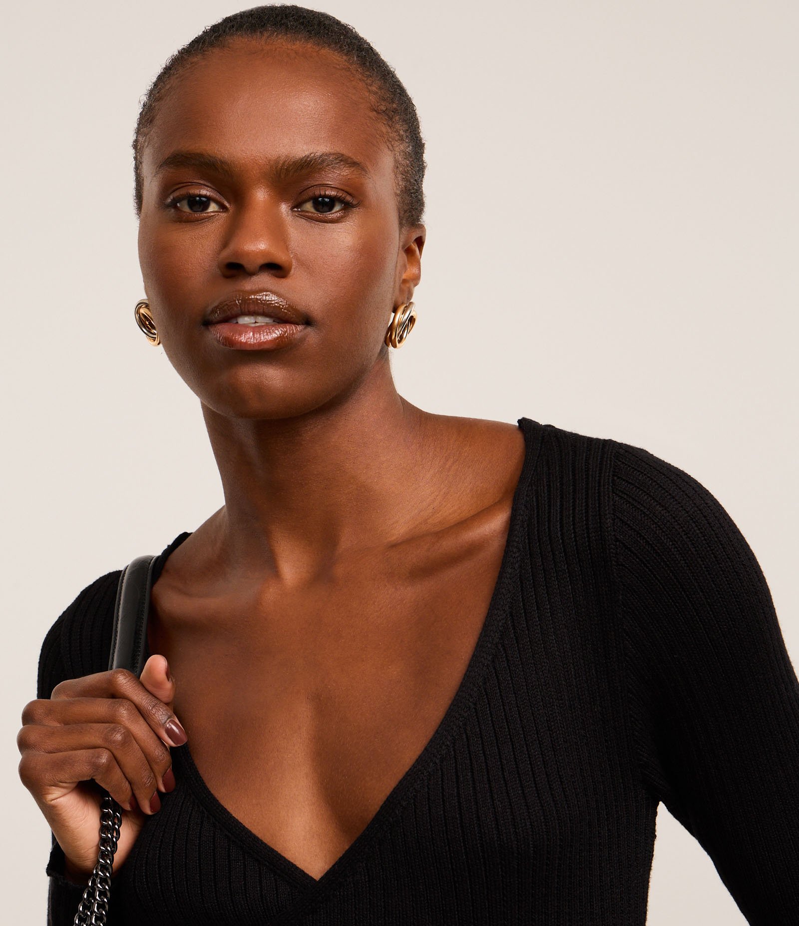 Blusa em Viscose com Decote V Transpassado Preto 4