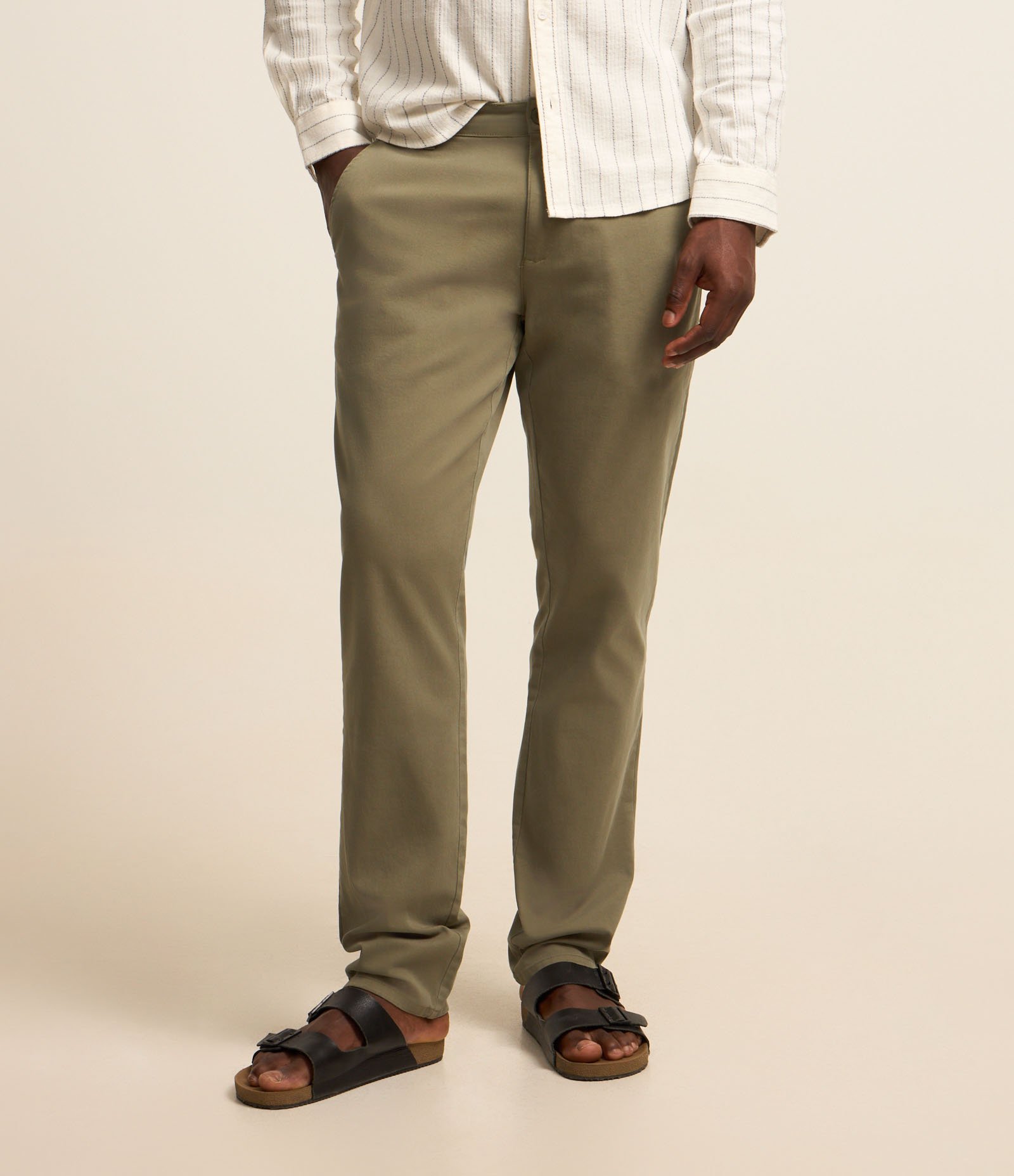 Calça Slim em Sarja com Lavagem Estonada Verde 3