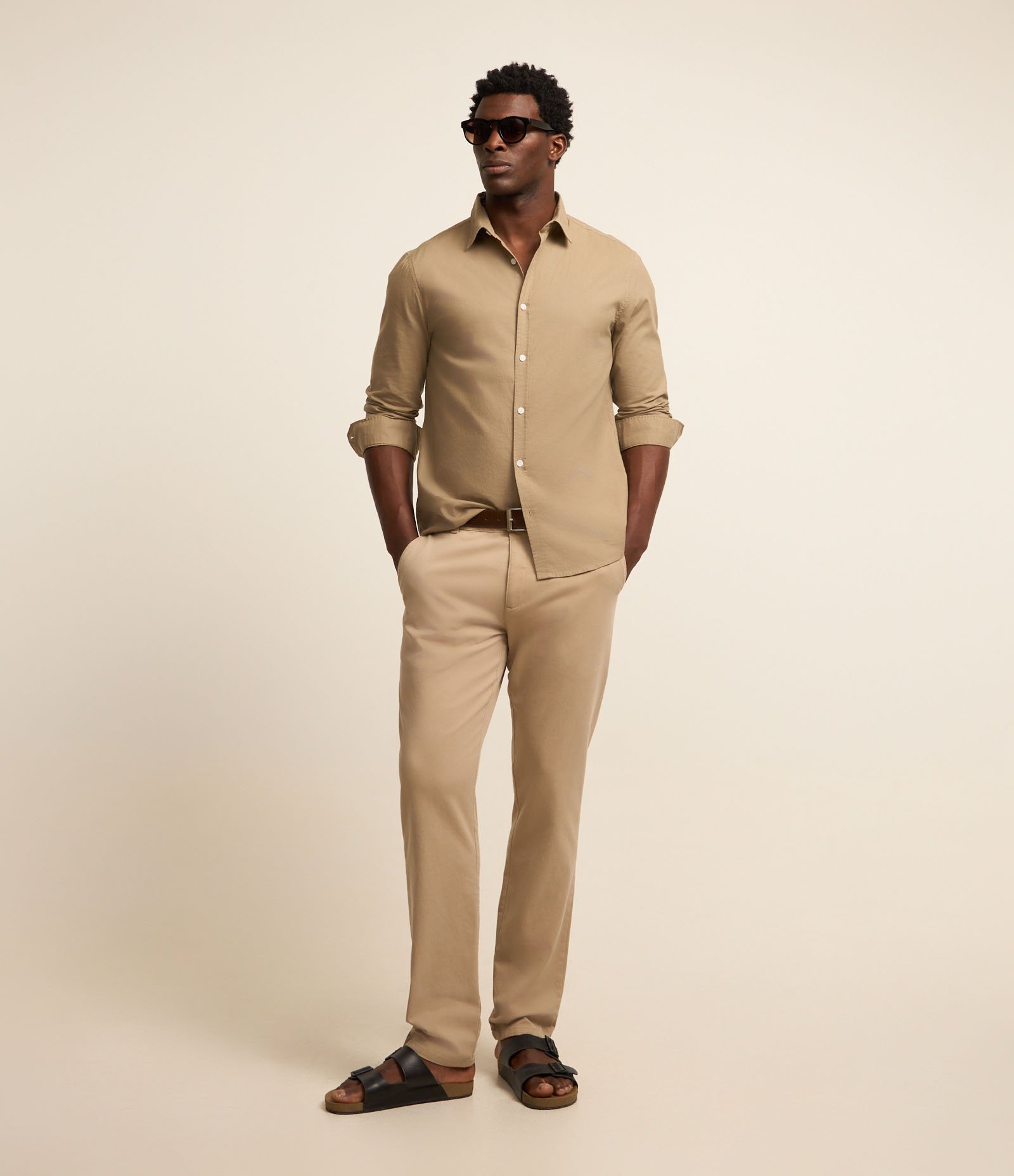 Calça Slim em Sarja com Lavagem Estonada Marrom Médio 1