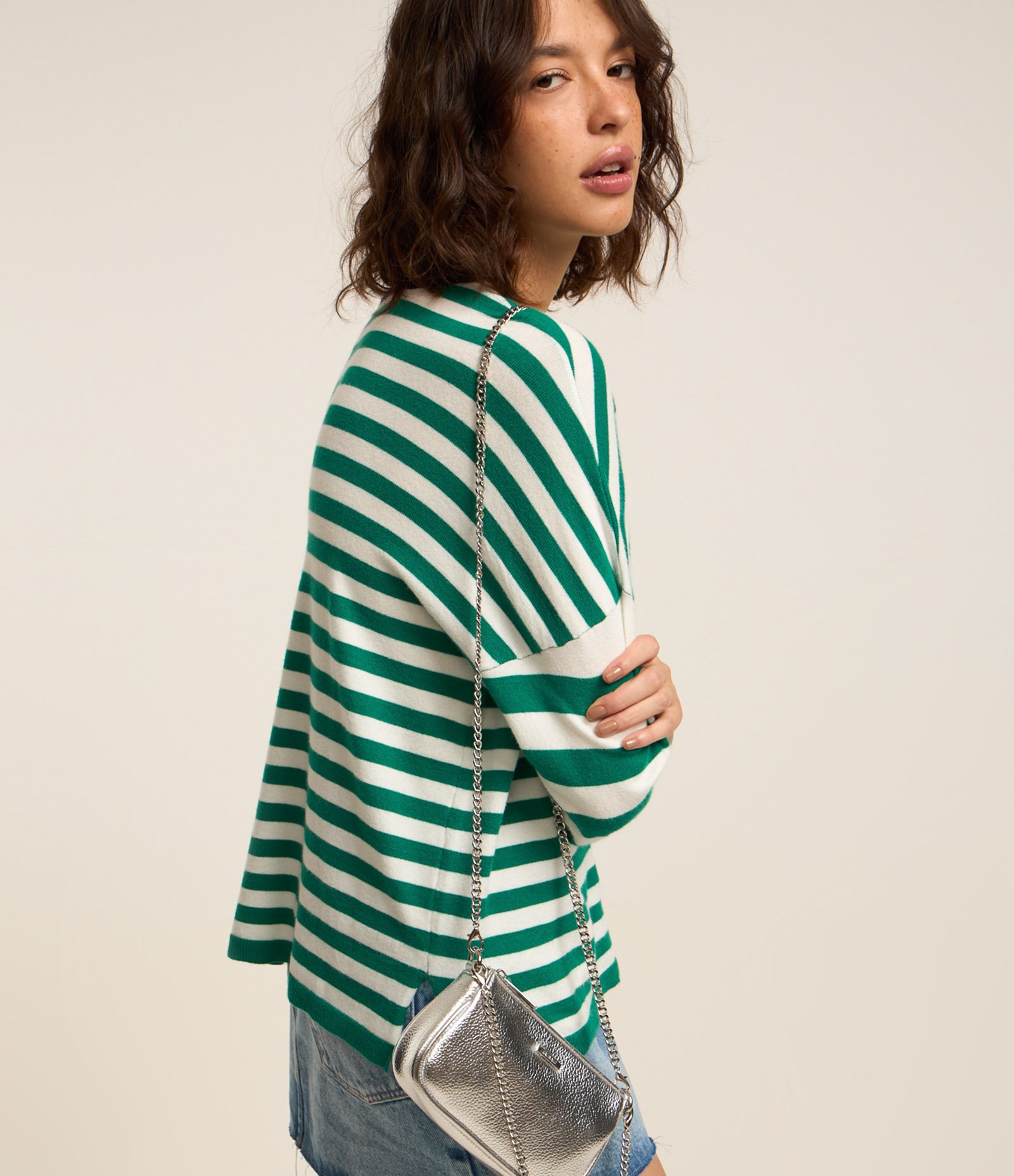 Bolsa Baguete Pequena em PU Metalizada em Floater com Alça Curta e Longa Prata 1