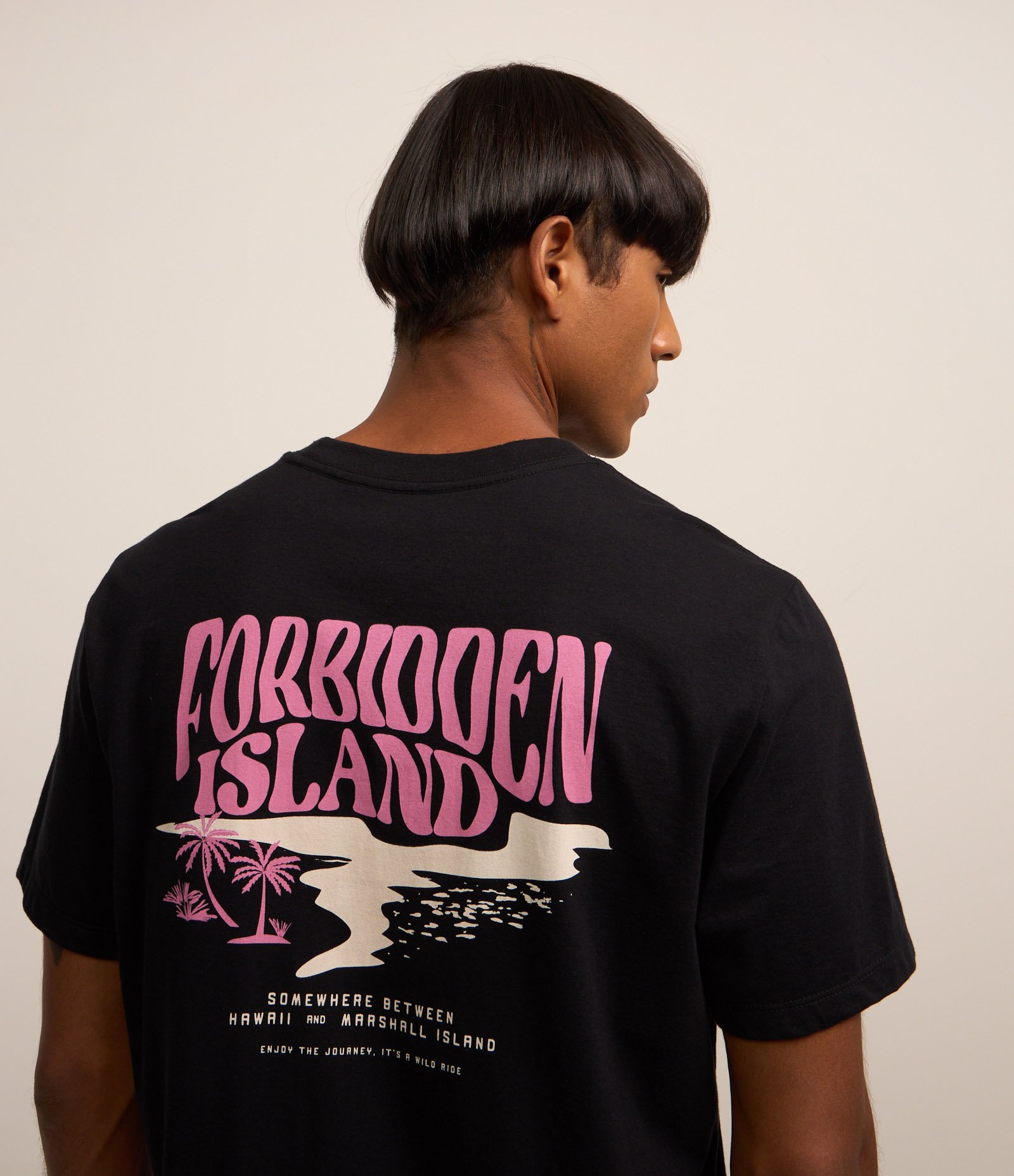 Camiseta Comfort em Algodão com Estampa Lettering Preto 1