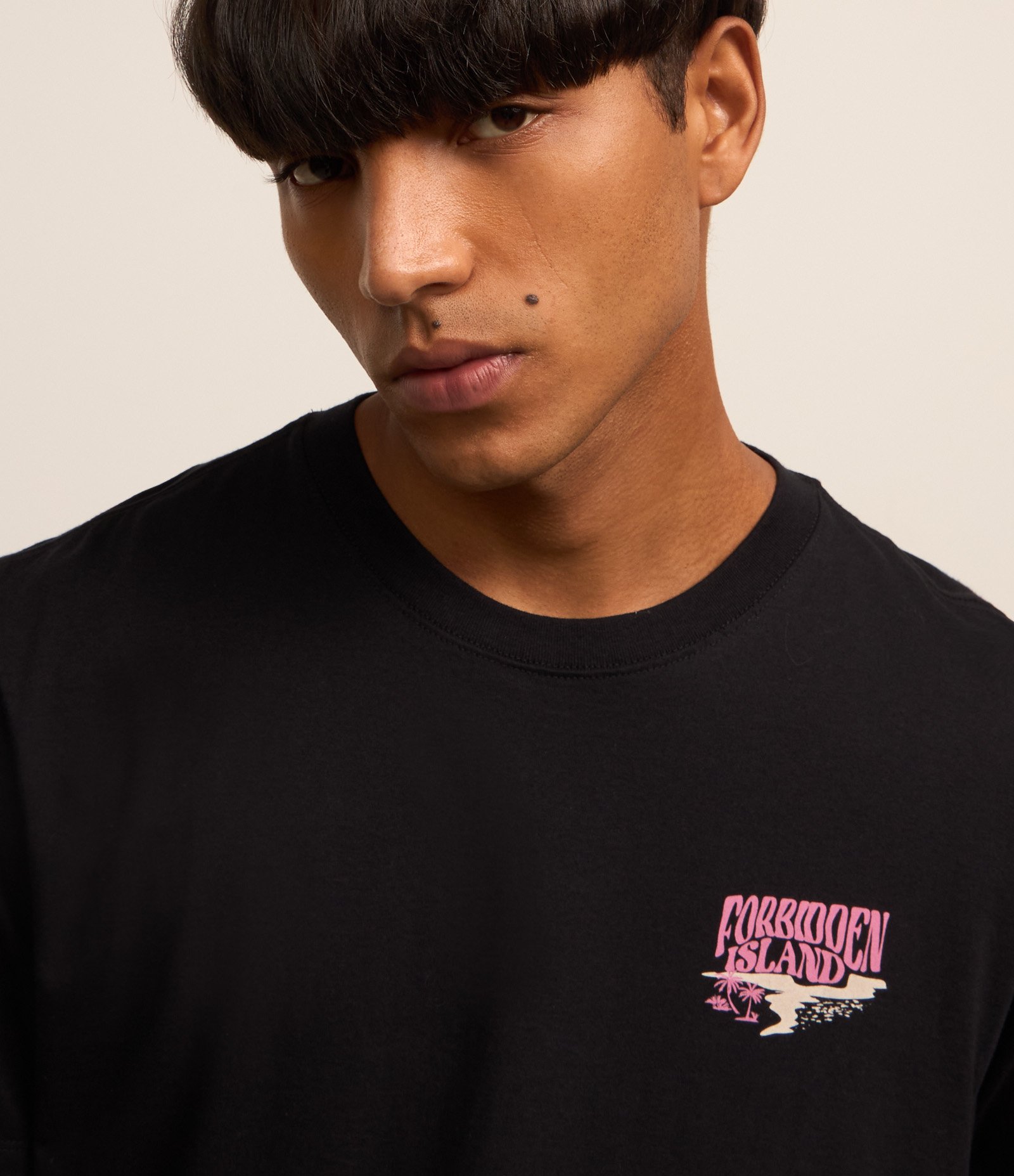 Camiseta Comfort em Algodão com Estampa Lettering Preto 4