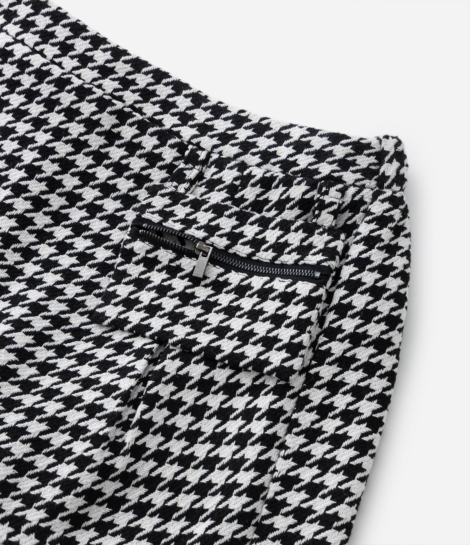 Short Saia em Tweed com Pochete Aplicada - Tam 5 a 14 Anos Preto 4