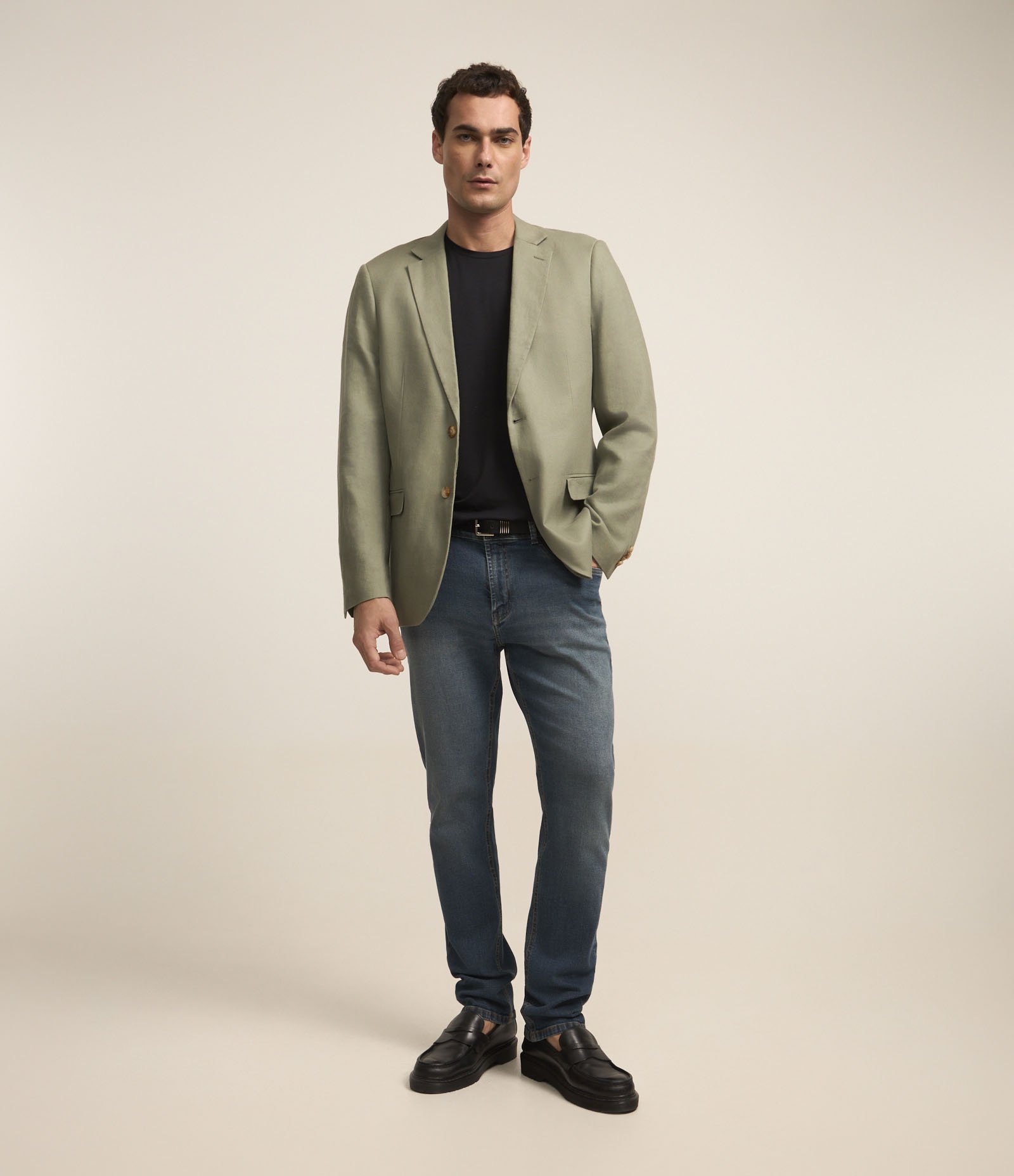 Calça Jeans Básica com Lavagem Azul 2