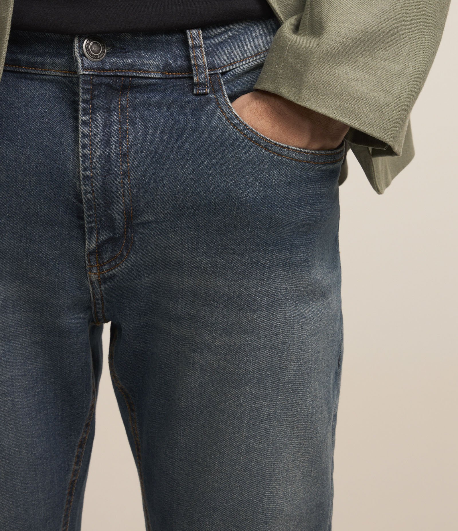 Calça Jeans Básica com Lavagem Azul 4