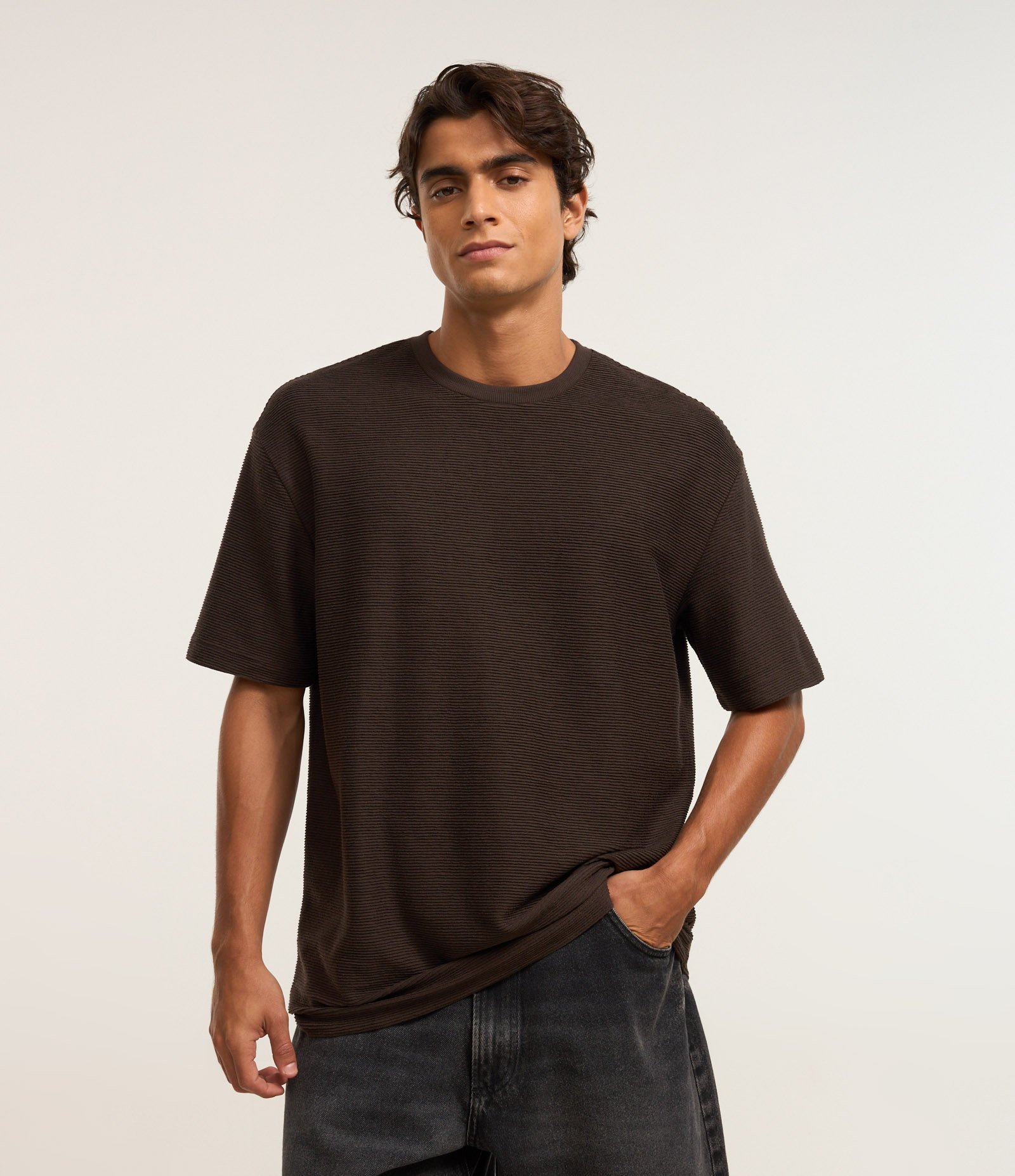 Camiseta Relaxed em Algodão com Textura Marrom Escuro 1