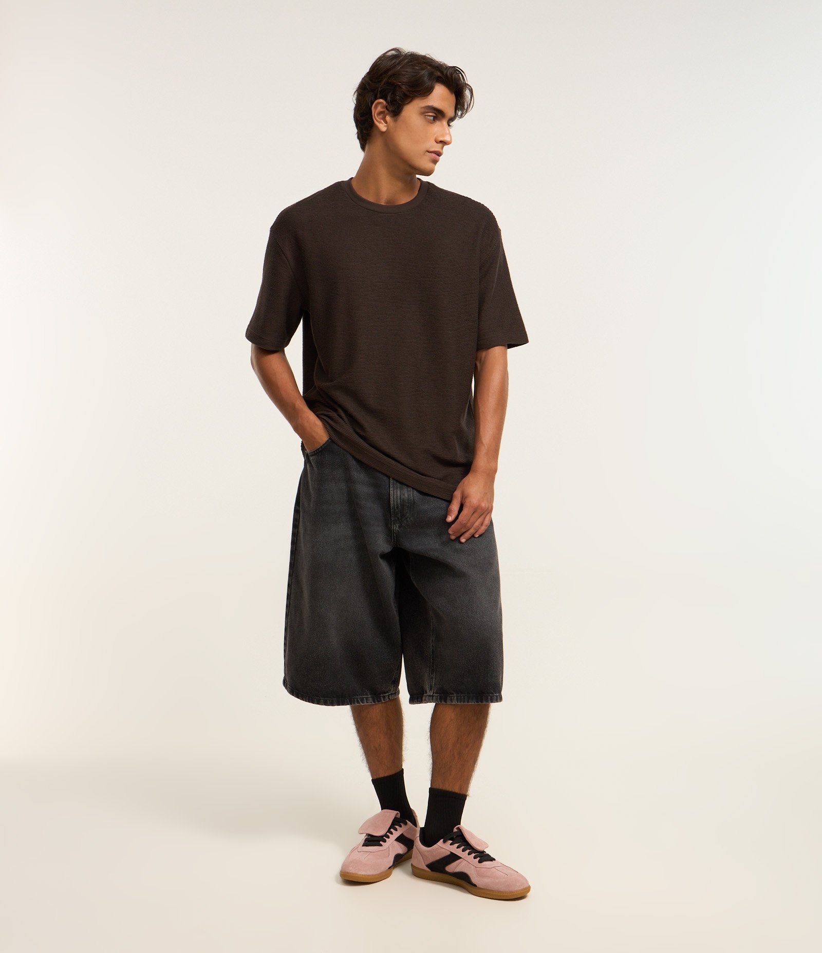 Camiseta Relaxed em Algodão com Textura Marrom Escuro 2