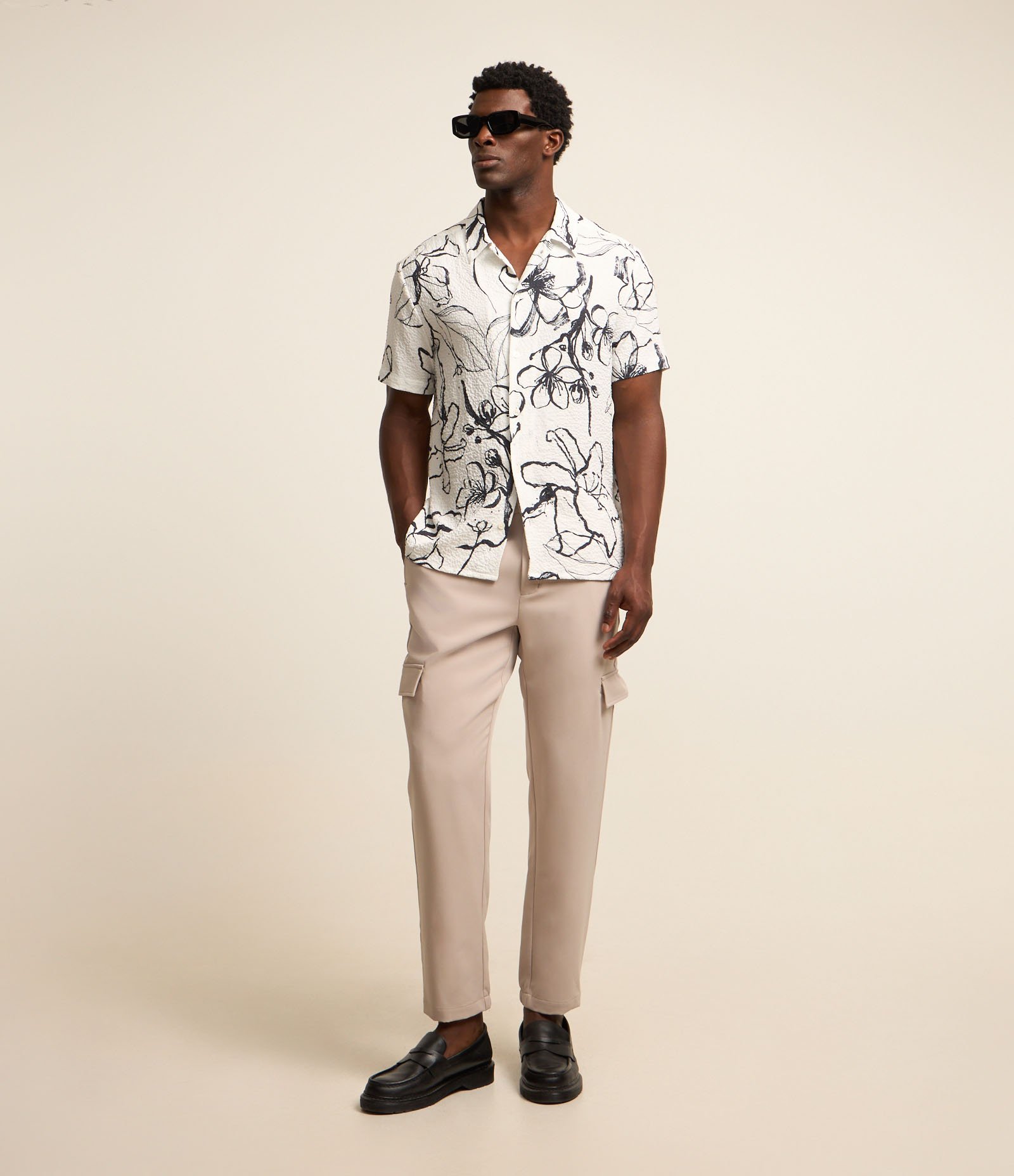 Camisa Regular com Textura e Estampa Floral Preto/Branco 2