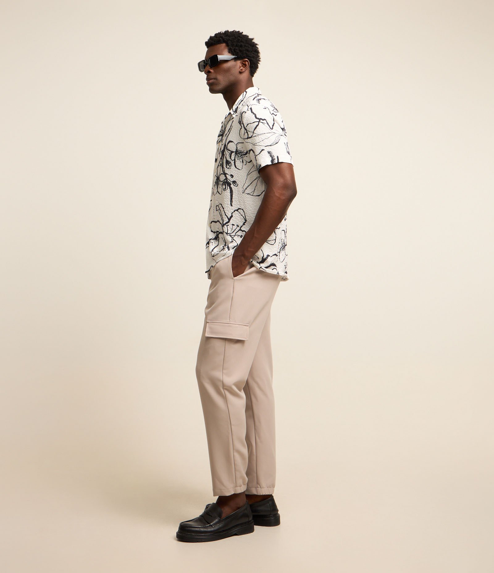 Camisa Regular com Textura e Estampa Floral Preto/Branco 4