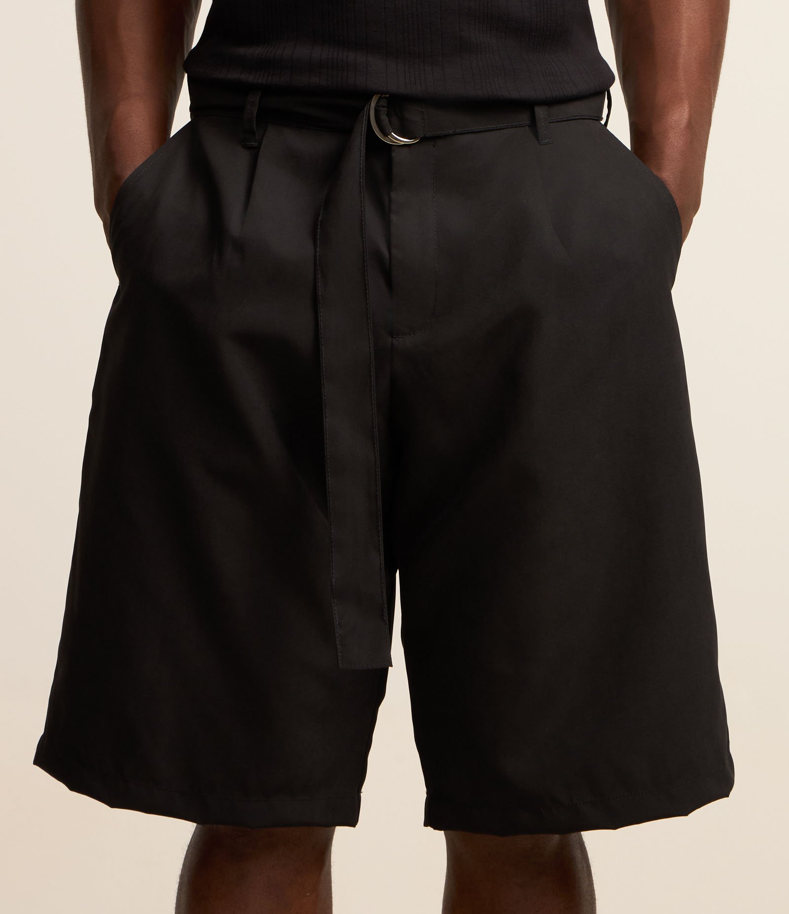 Bermuda Jorts Alfaiatada com Cinto Preto 3