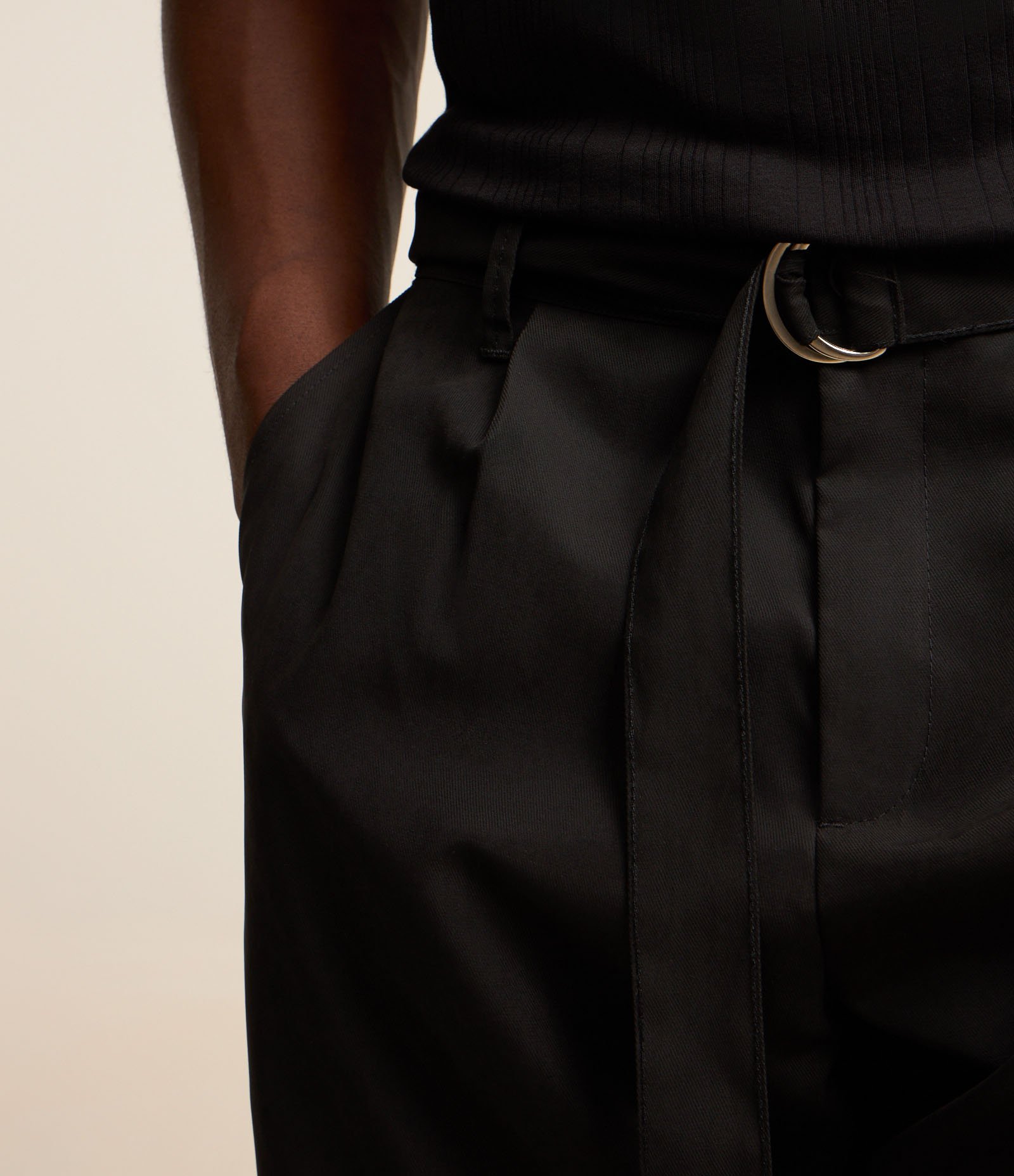 Bermuda Jorts Alfaiatada com Cinto Preto 4