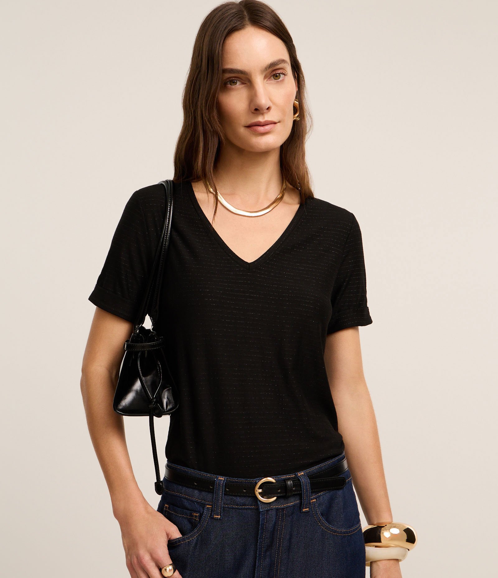 Blusa em Viscose com Listras Horizontais e Decote em V Preto 1