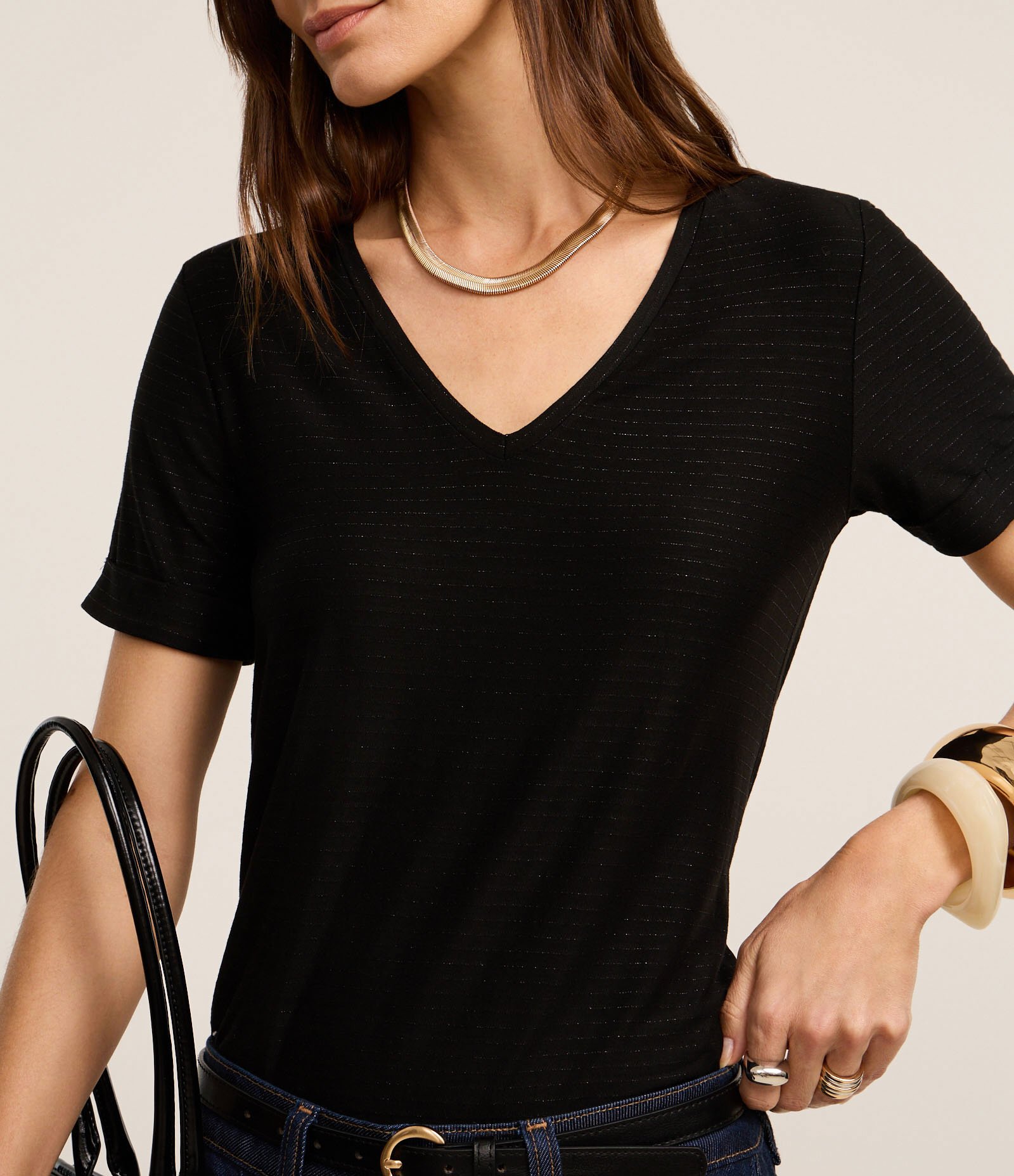 Blusa em Viscose com Listras Horizontais e Decote em V Preto 3