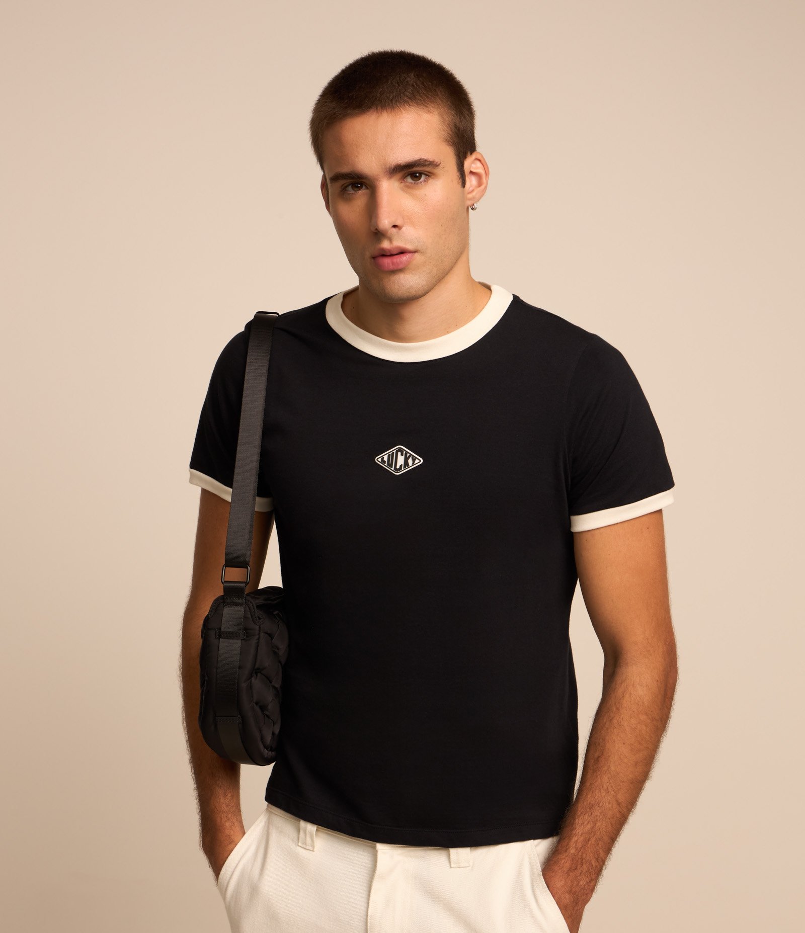 Camiseta Baby Tee em Algodão com Etiqueta Emborrachada Preto 1