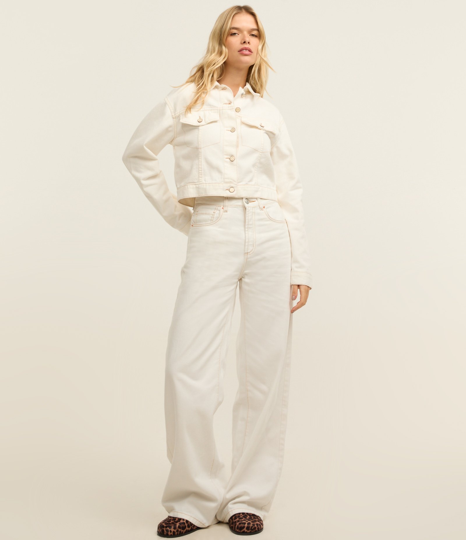 Jaqueta em Sarja com Botões e Bolsos no Peito Off White 2