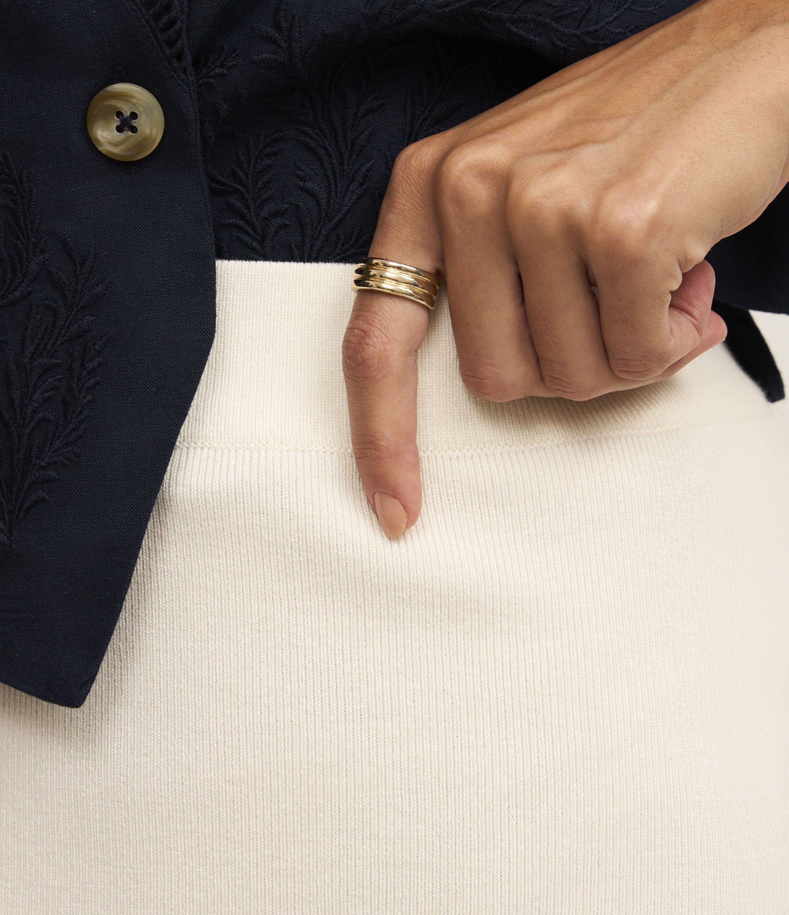 Saia Midi em Tricô com Fenda nas Costas Branco 4