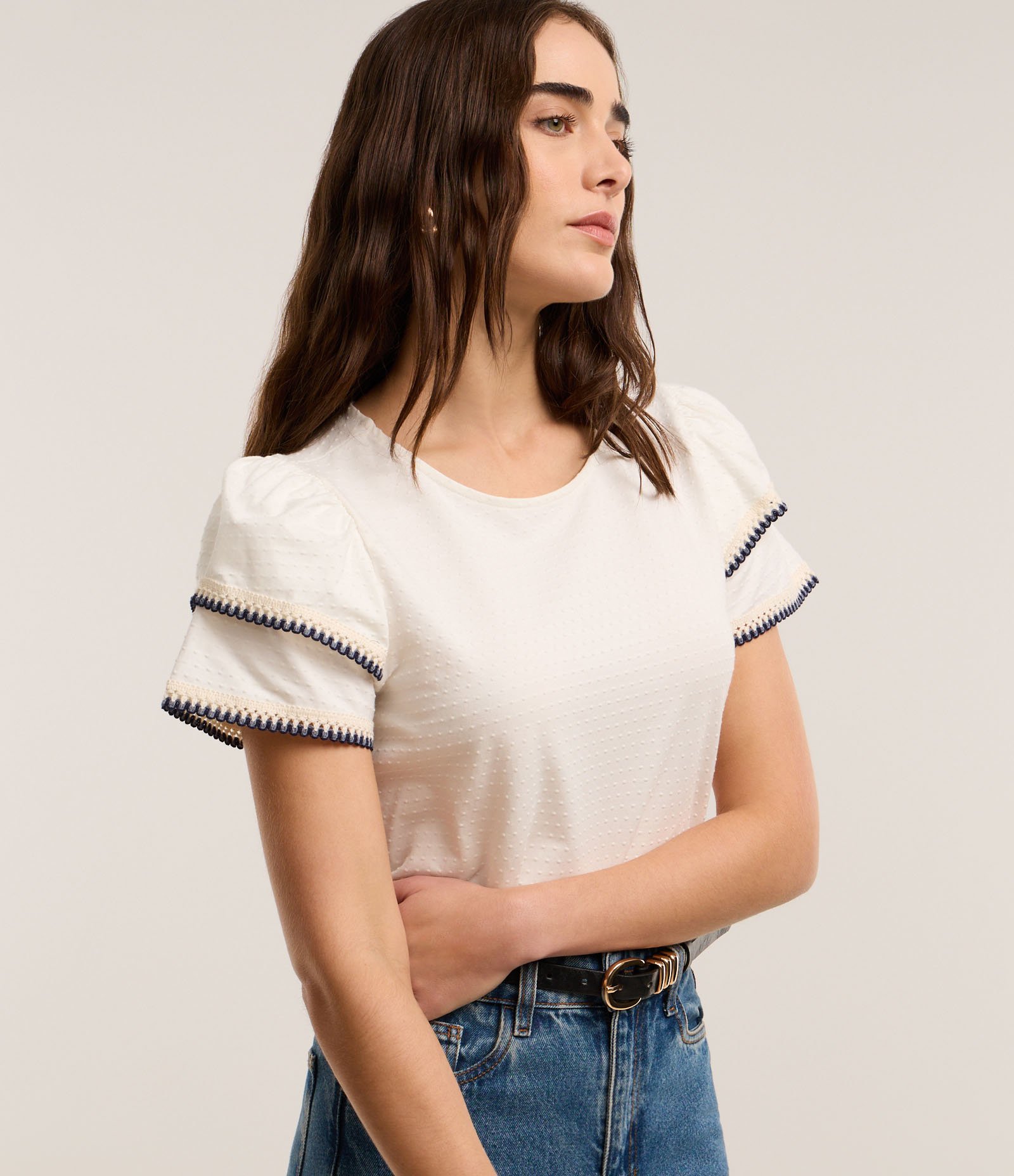 Blusa em Algodão com Babado na Manga e Detalhe Efeito Crochê Branco 1