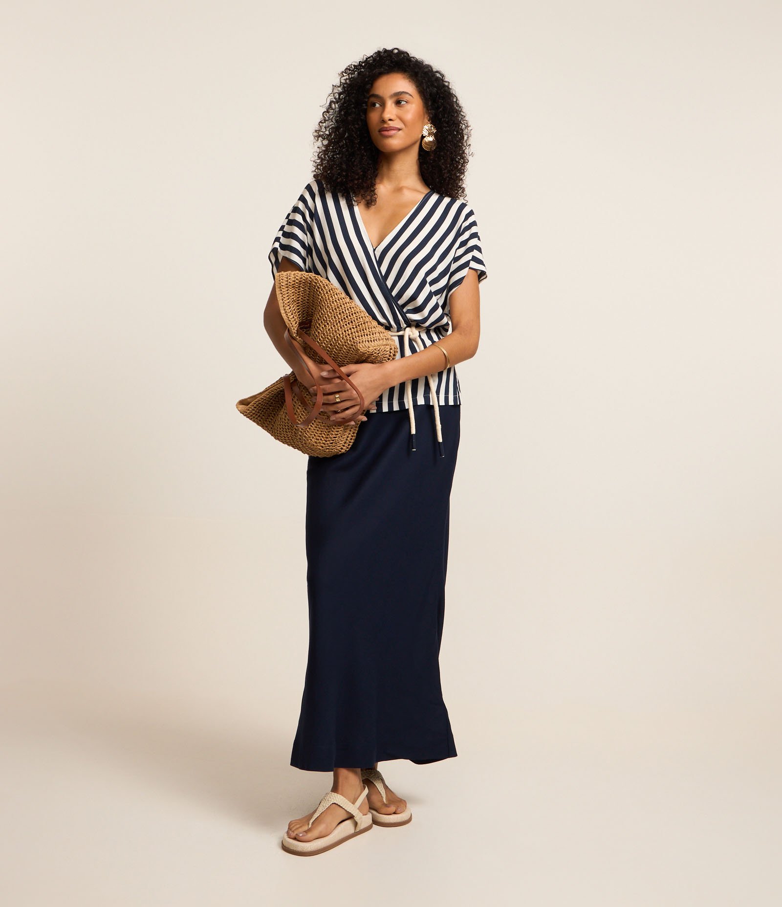 Blusa em Viscolinho Listrada com Cinto Corda Preto 2