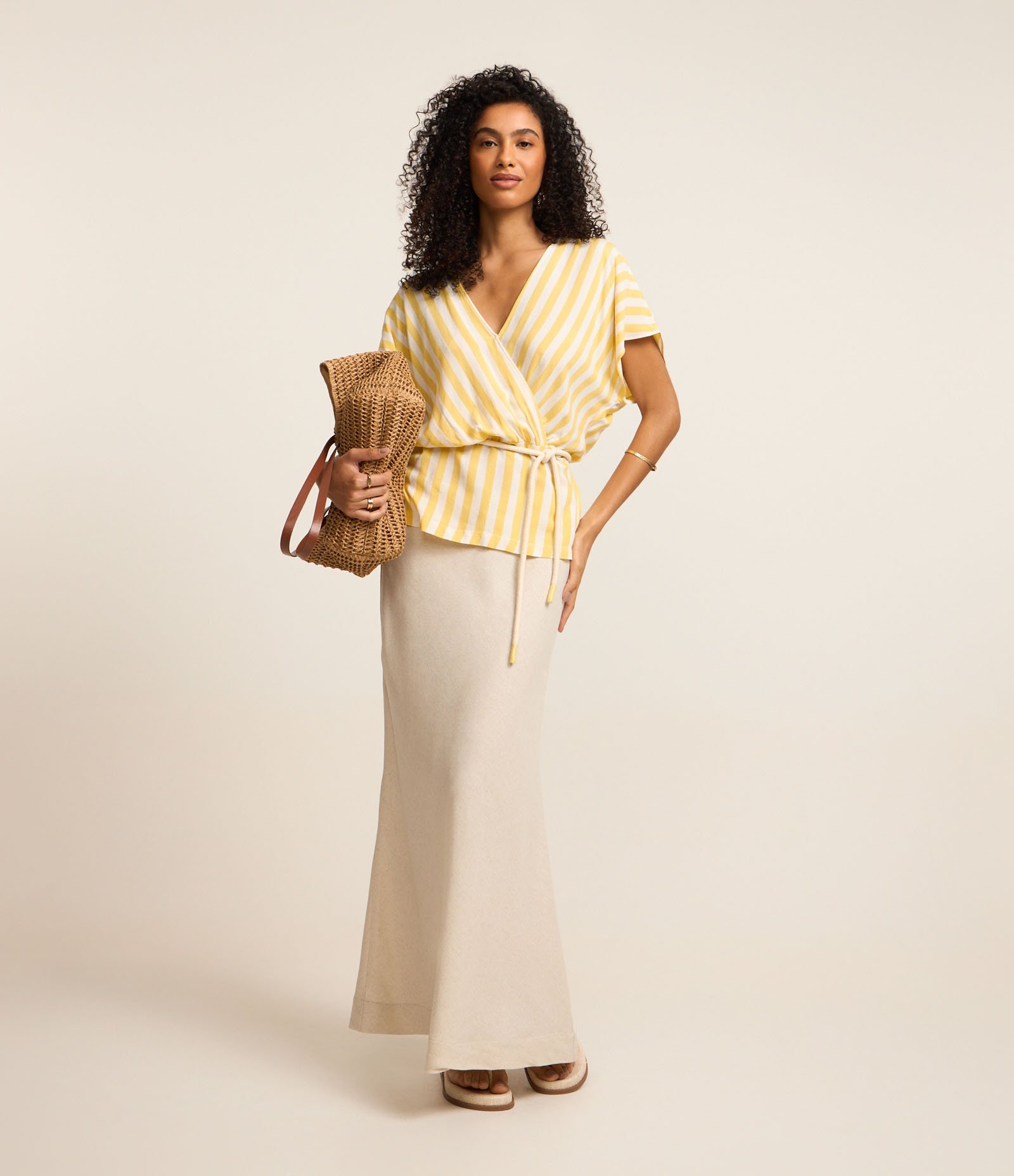 Blusa em Viscolinho Listrada com Cinto Corda Amarelo 2