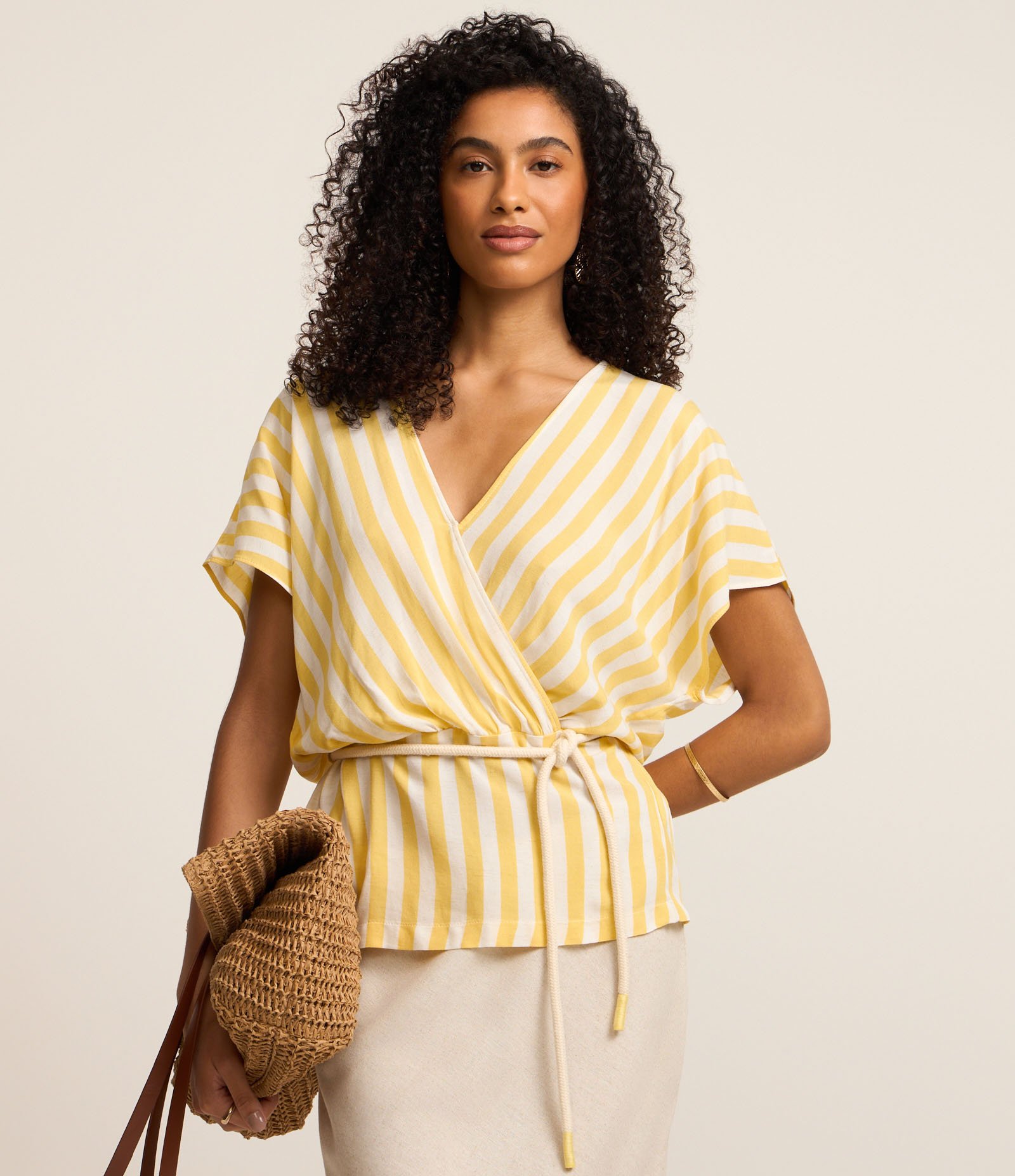 Blusa em Viscolinho Listrada com Cinto Corda Amarelo 3