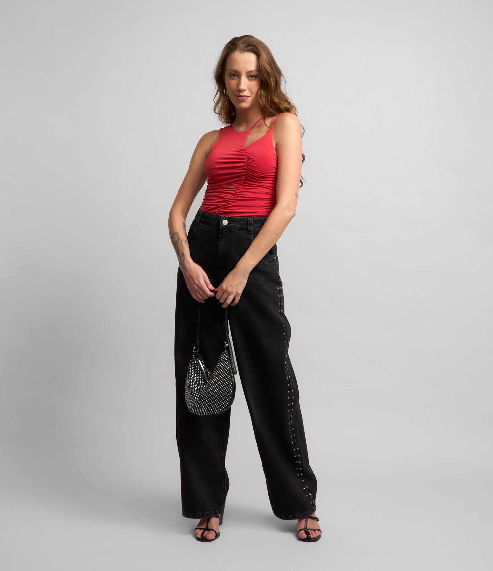 Blusa com Alça Assimétrica e Recorte Franzido Vermelho 2