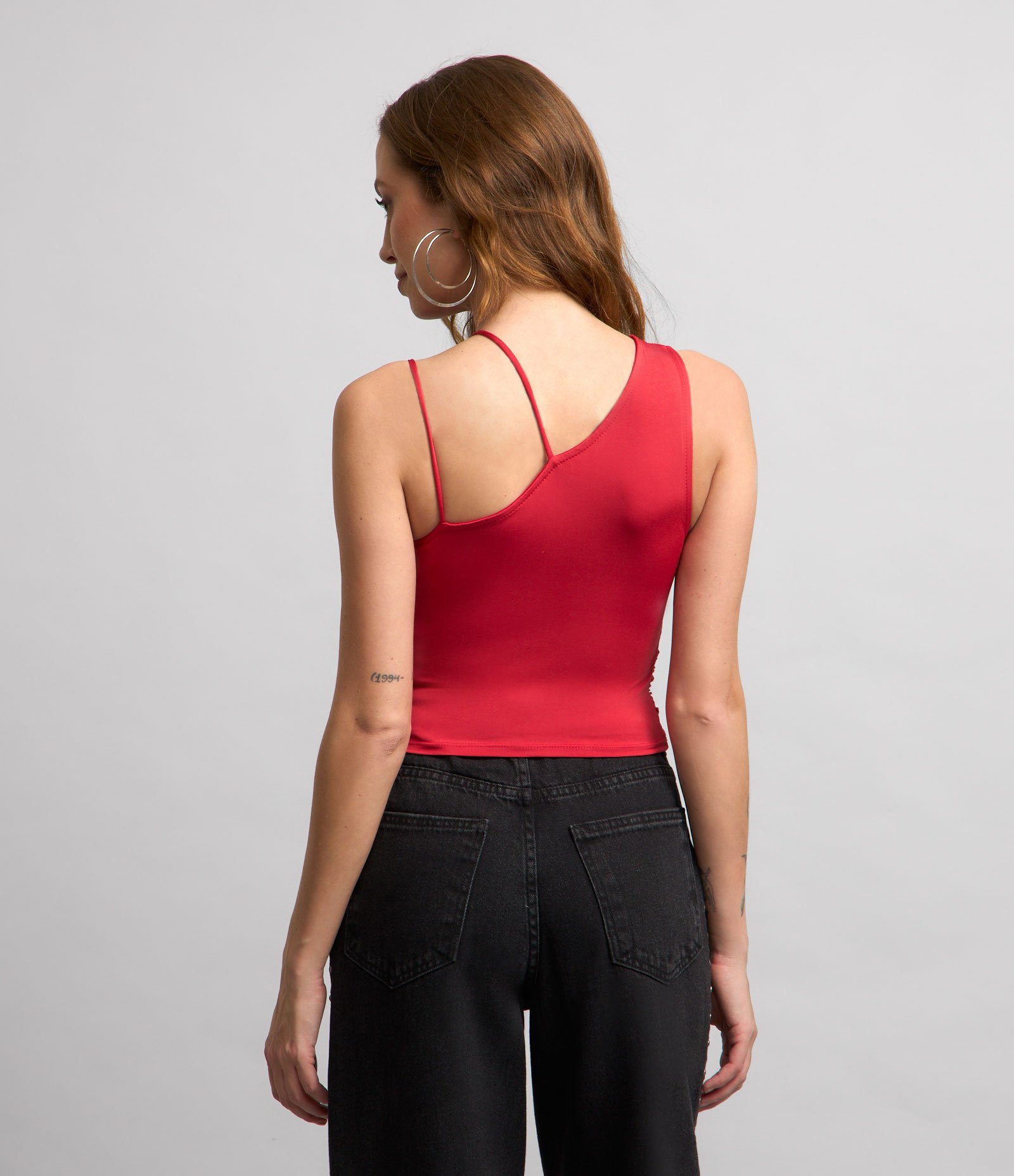 Blusa com Alça Assimétrica e Recorte Franzido Vermelho 3