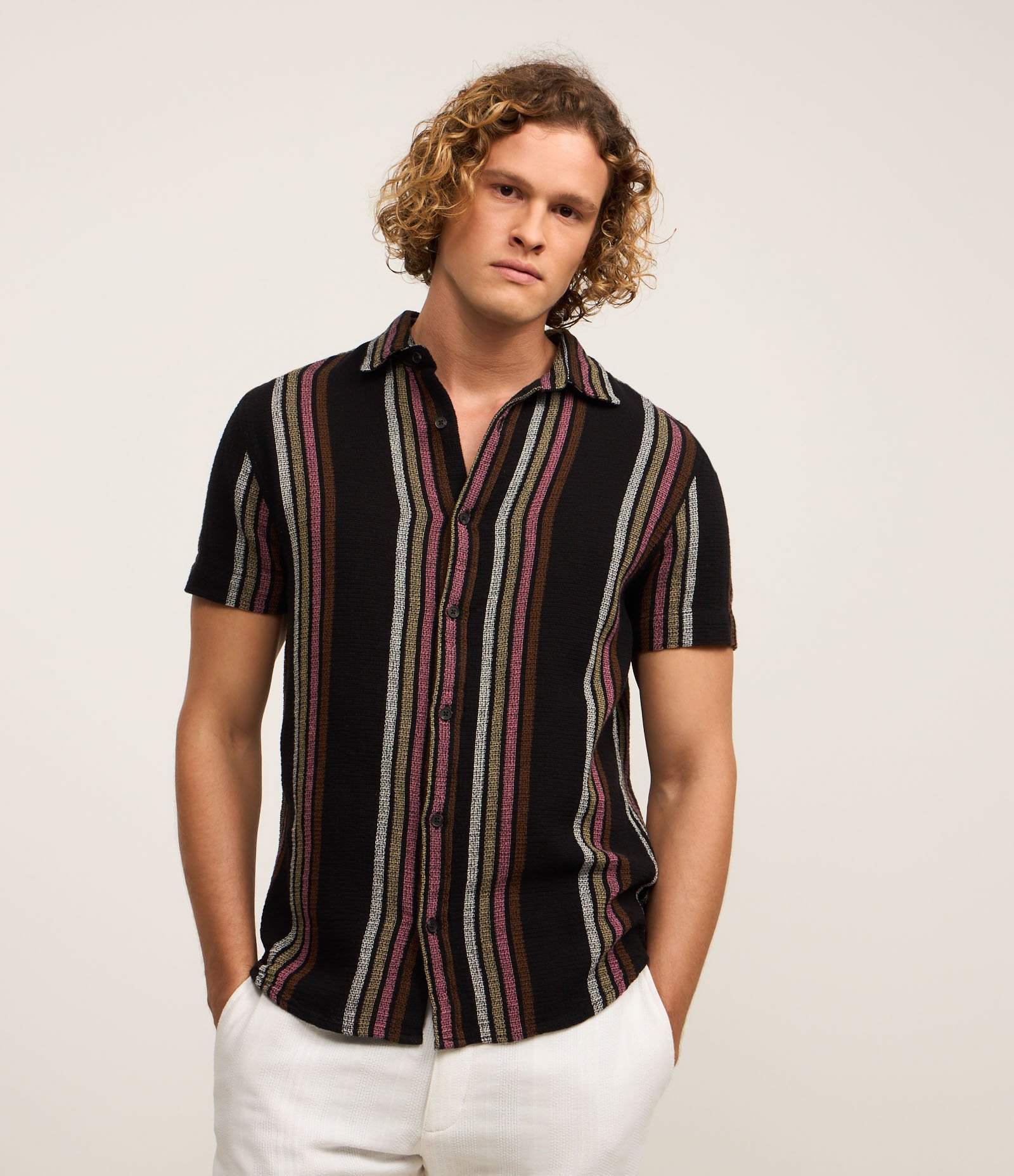 Camisa Regular com Textura Rústica com Listras Contrastantes Preto 1