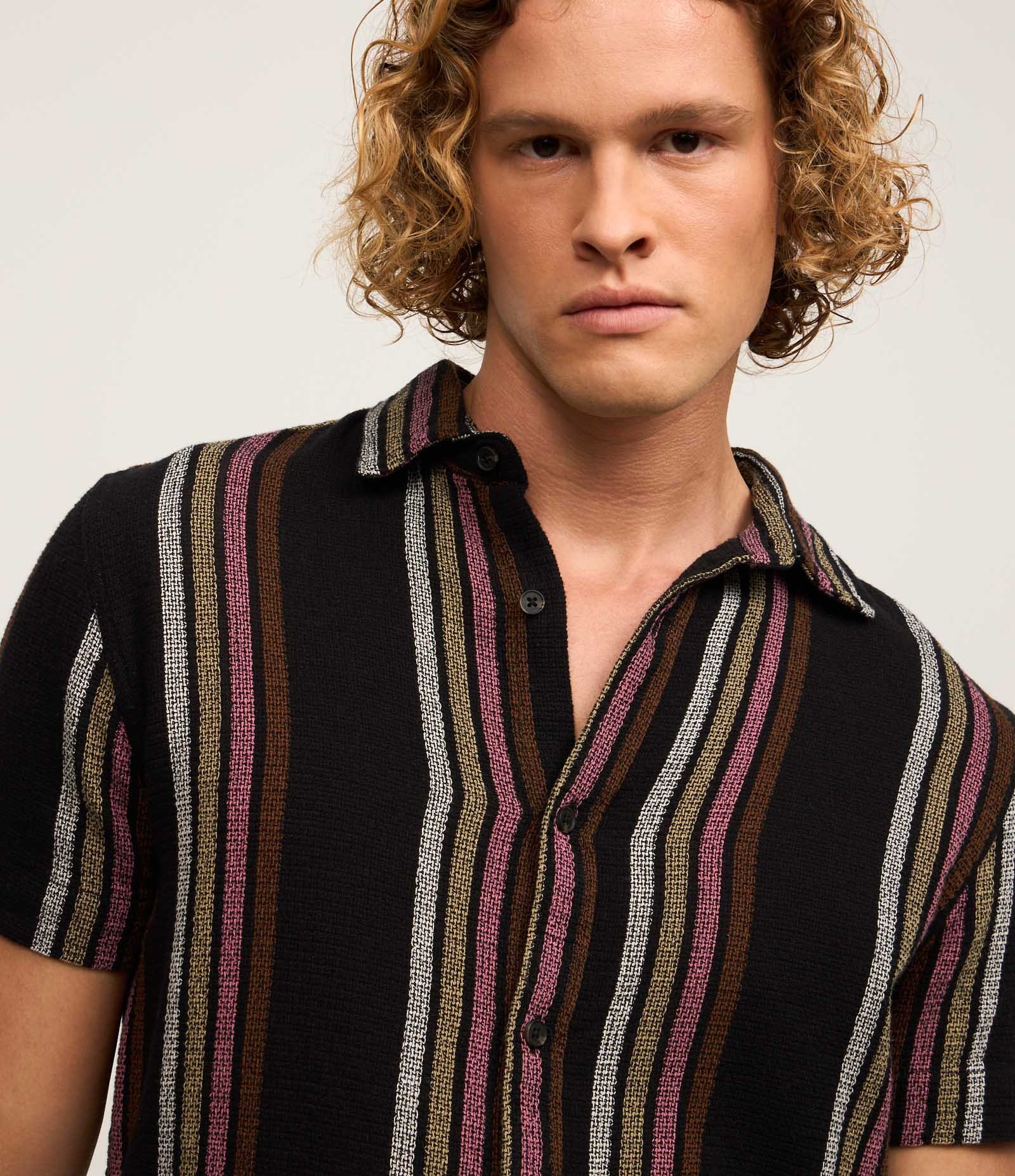 Camisa Regular com Textura Rústica com Listras Contrastantes Preto 5
