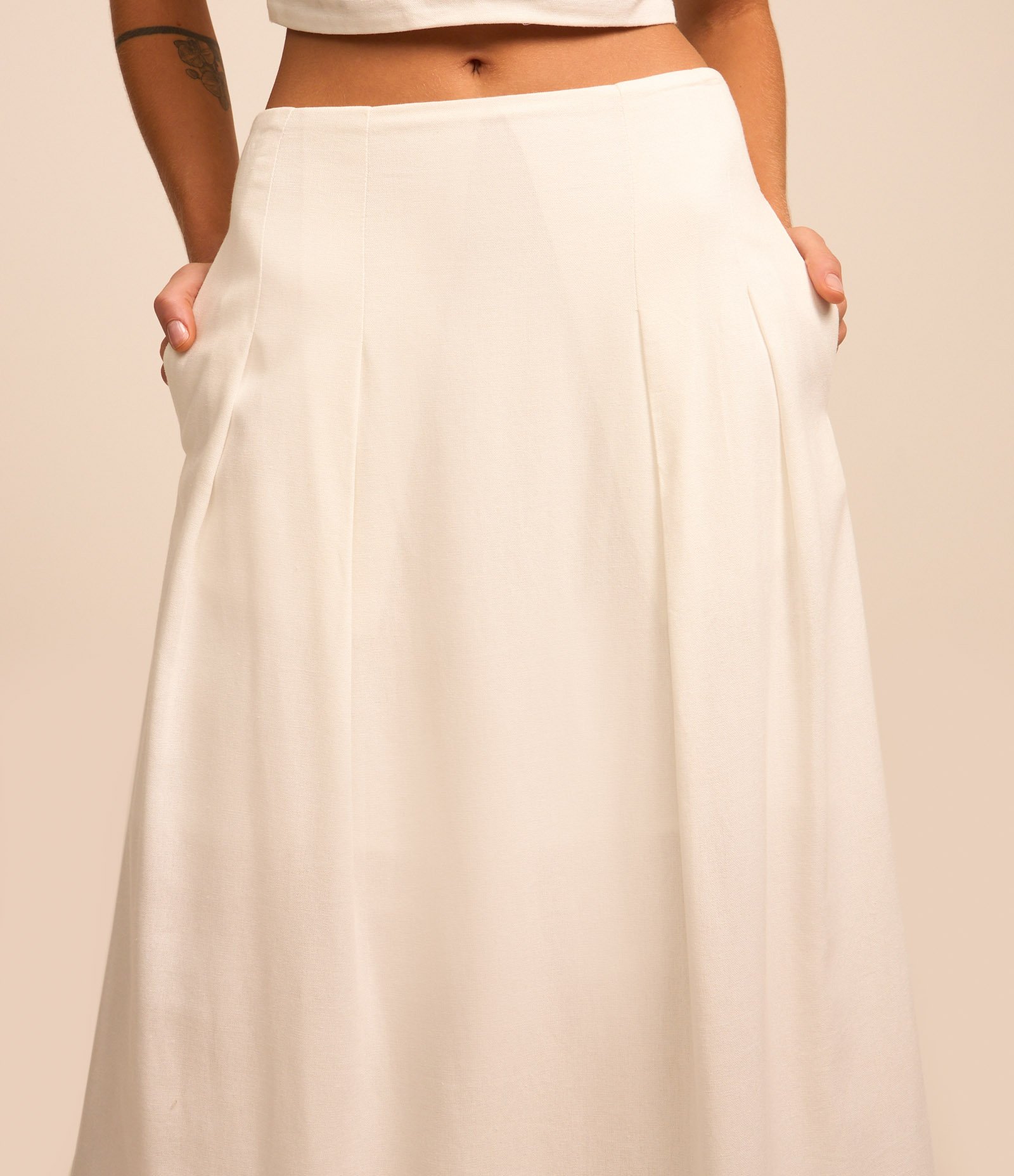 Saia New Midi em Viscolinho com Pregas Branco 4