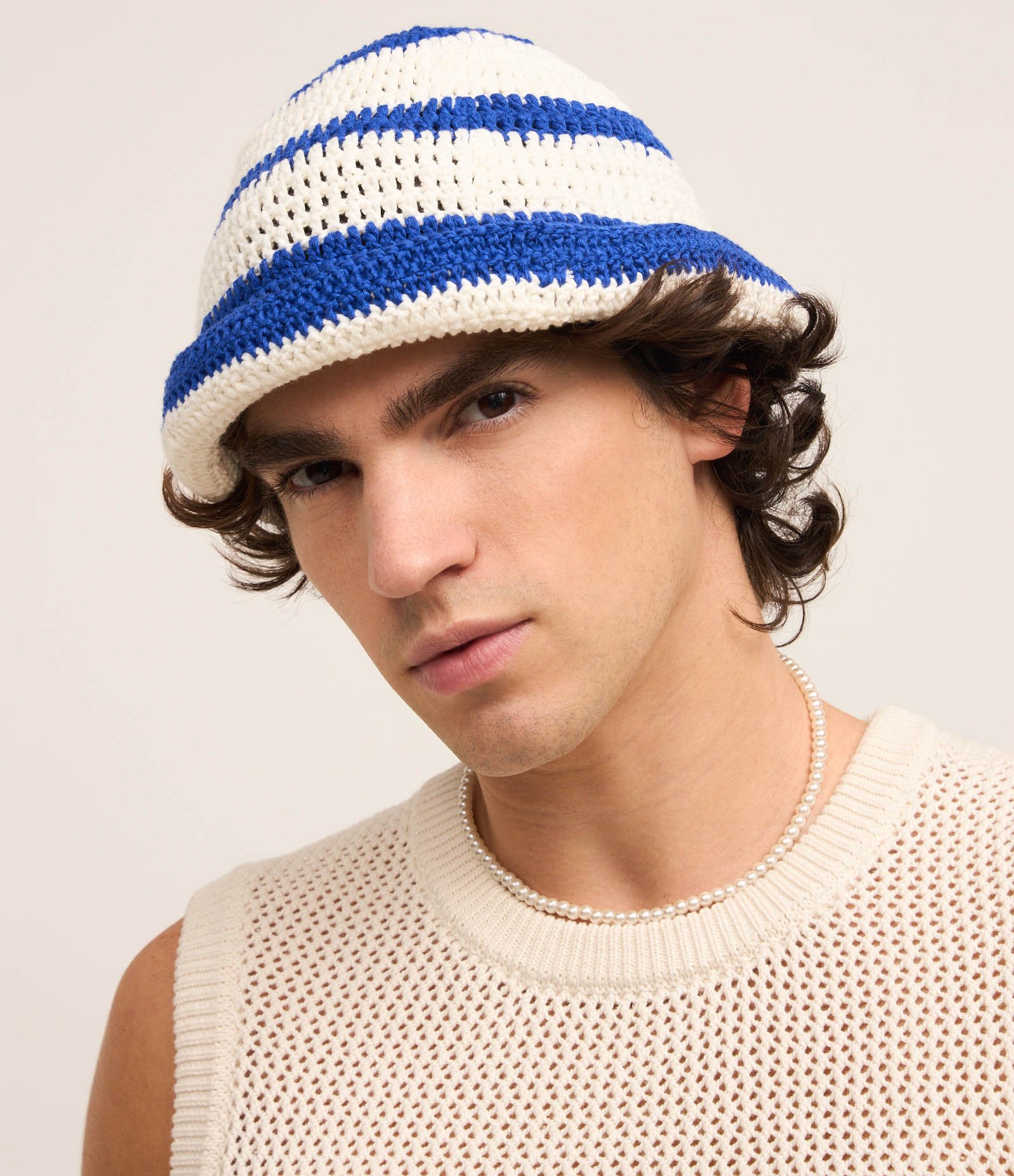 Chapéu Bucket Listrado em Tricô com Efeito Crochê Branco/Azul 1