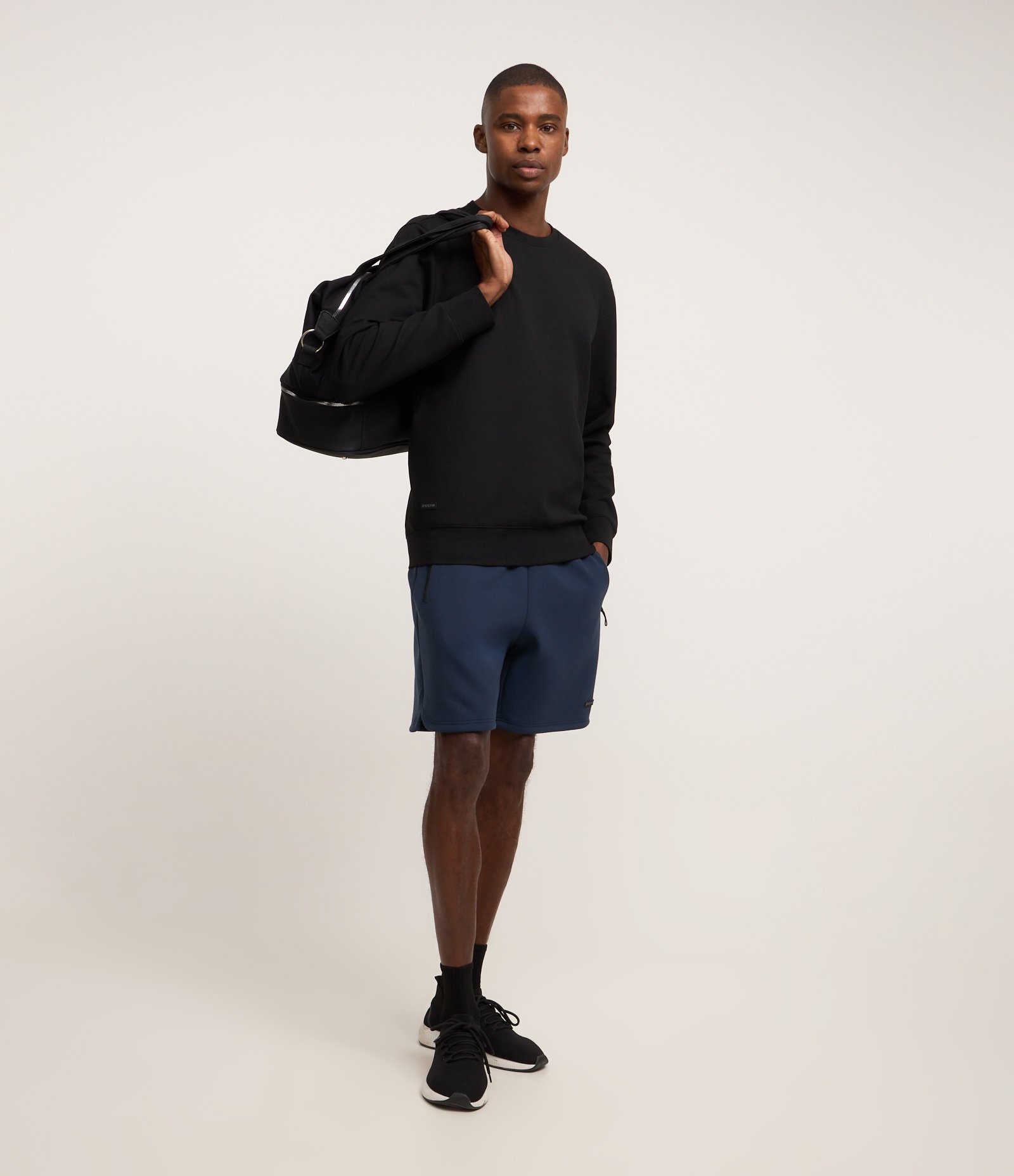 Bermuda Esportiva em Moletom Tecnológico com Cós Elástico e Zíper no Bolso Azul Marinho 1