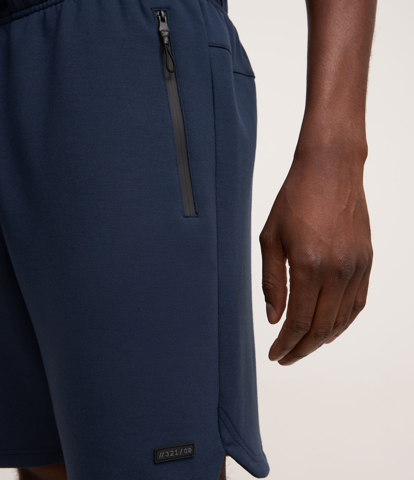 Bermuda Esportiva em Moletom Tecnológico com Cós Elástico e Zíper no Bolso Azul Marinho 3