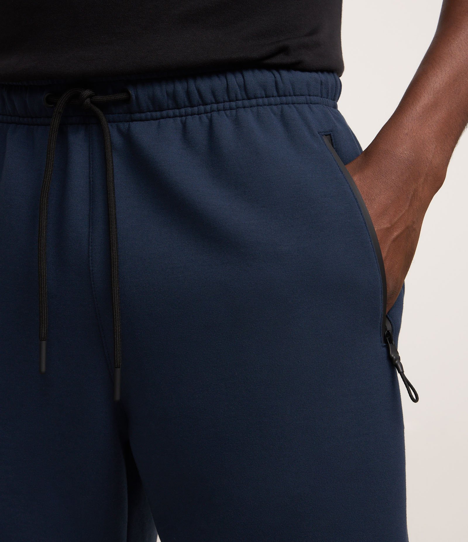 Bermuda Esportiva em Moletom Tecnológico com Cós Elástico e Zíper no Bolso Azul Marinho 5