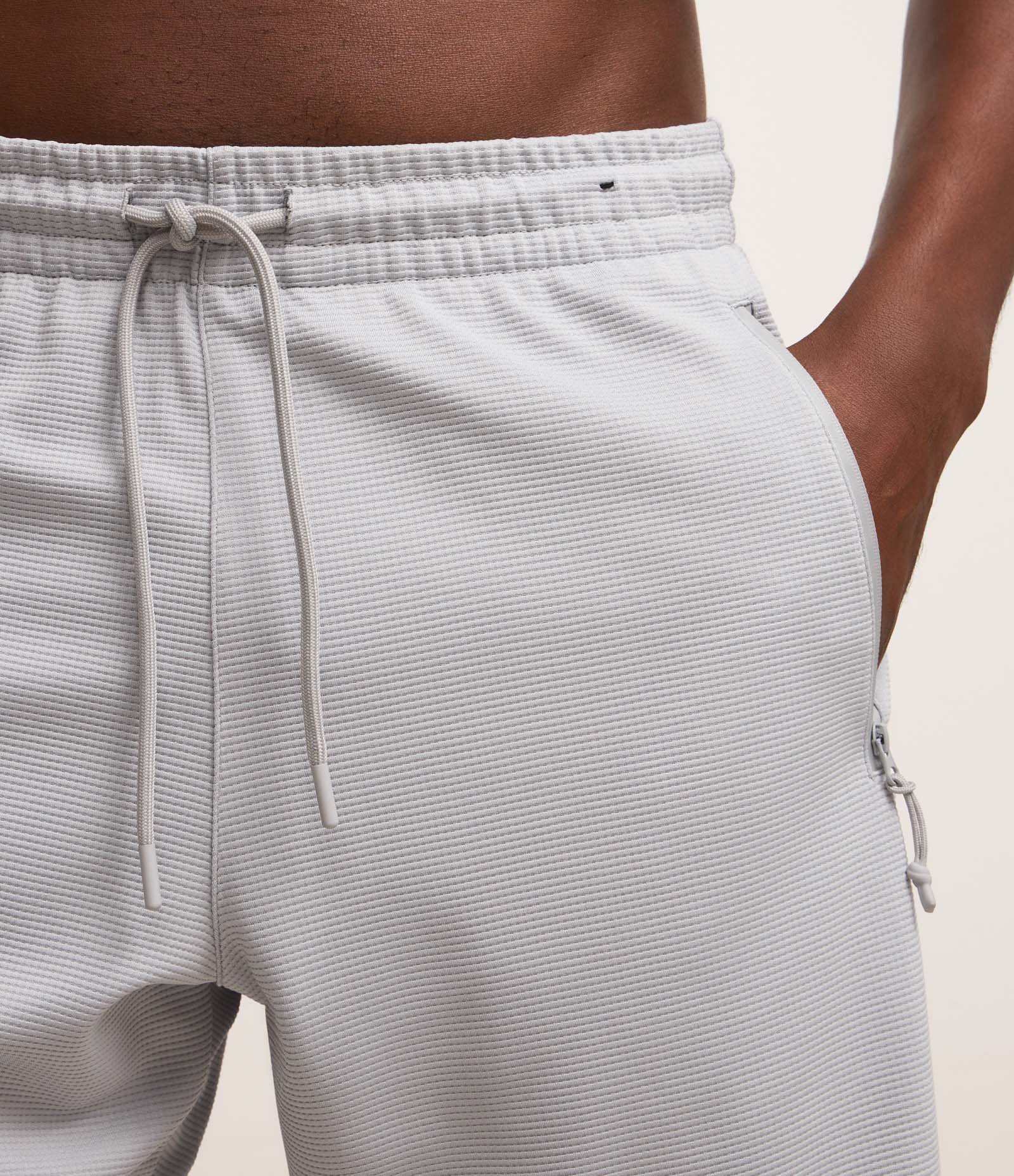 Bermuda Esportiva Texturizada com Cós Elástico e Zíper no Bolso 4